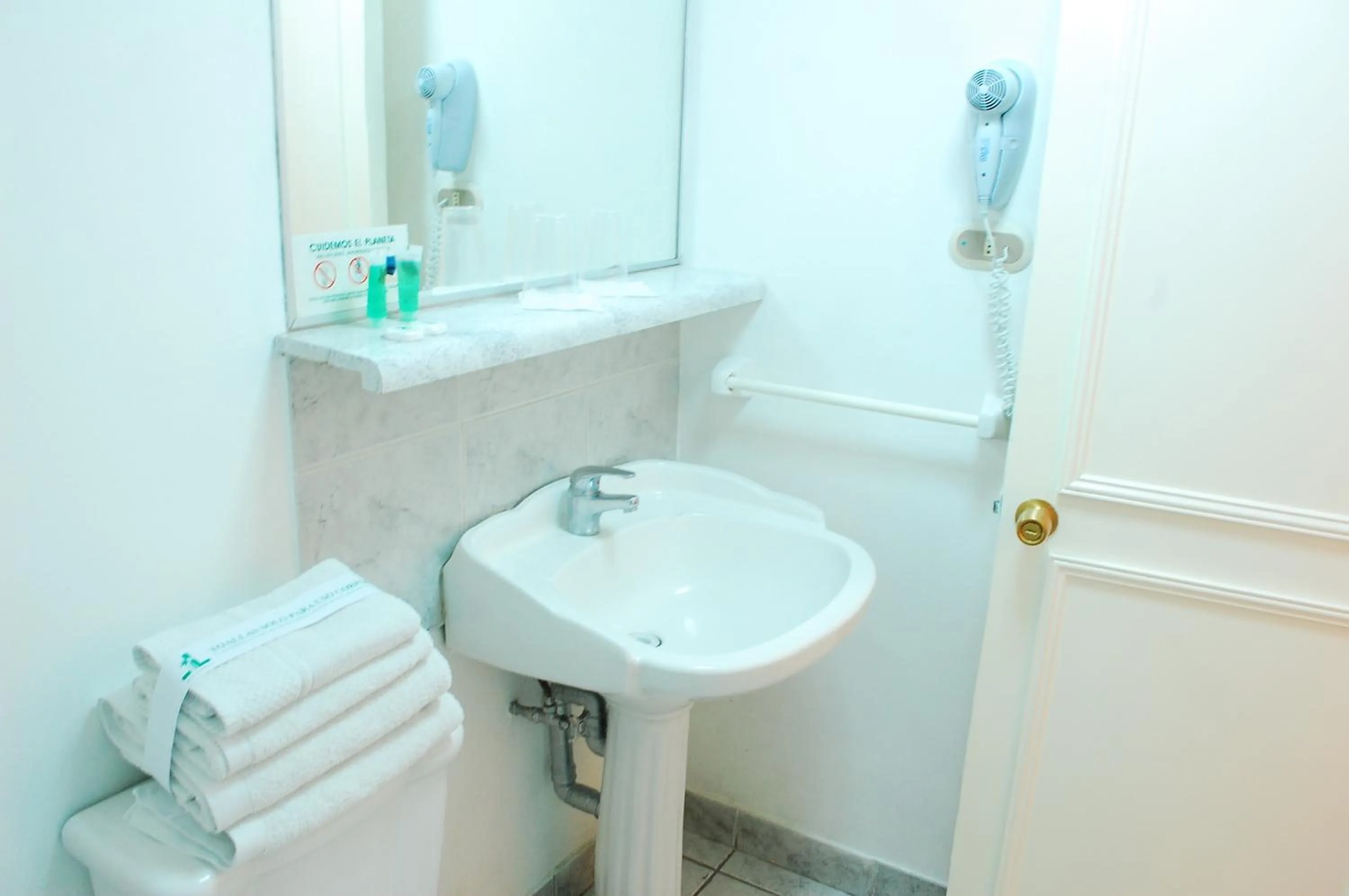 Bathroom in Hotel Americano