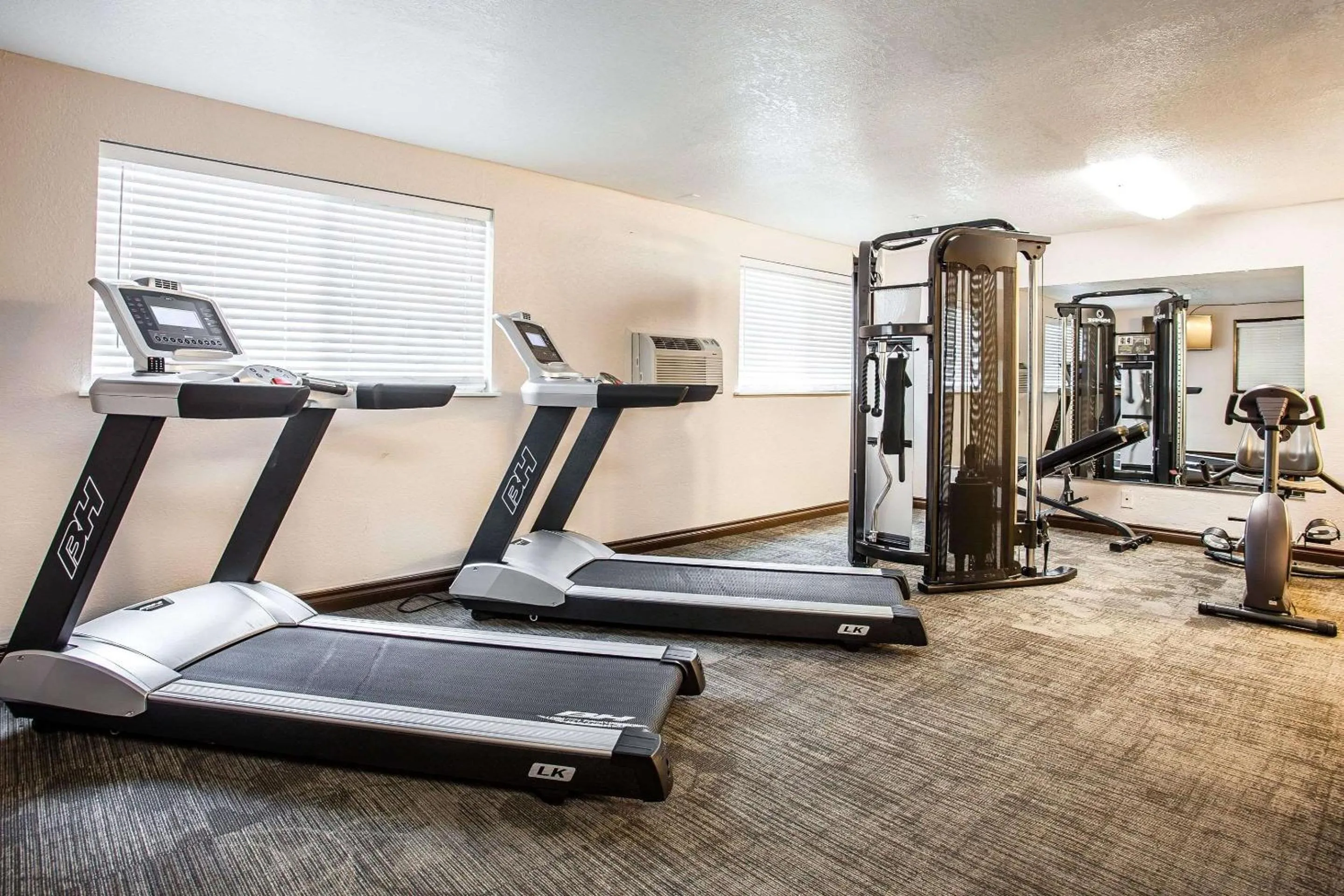 Fitness centre/facilities in Clarion Inn Renton-Seattle