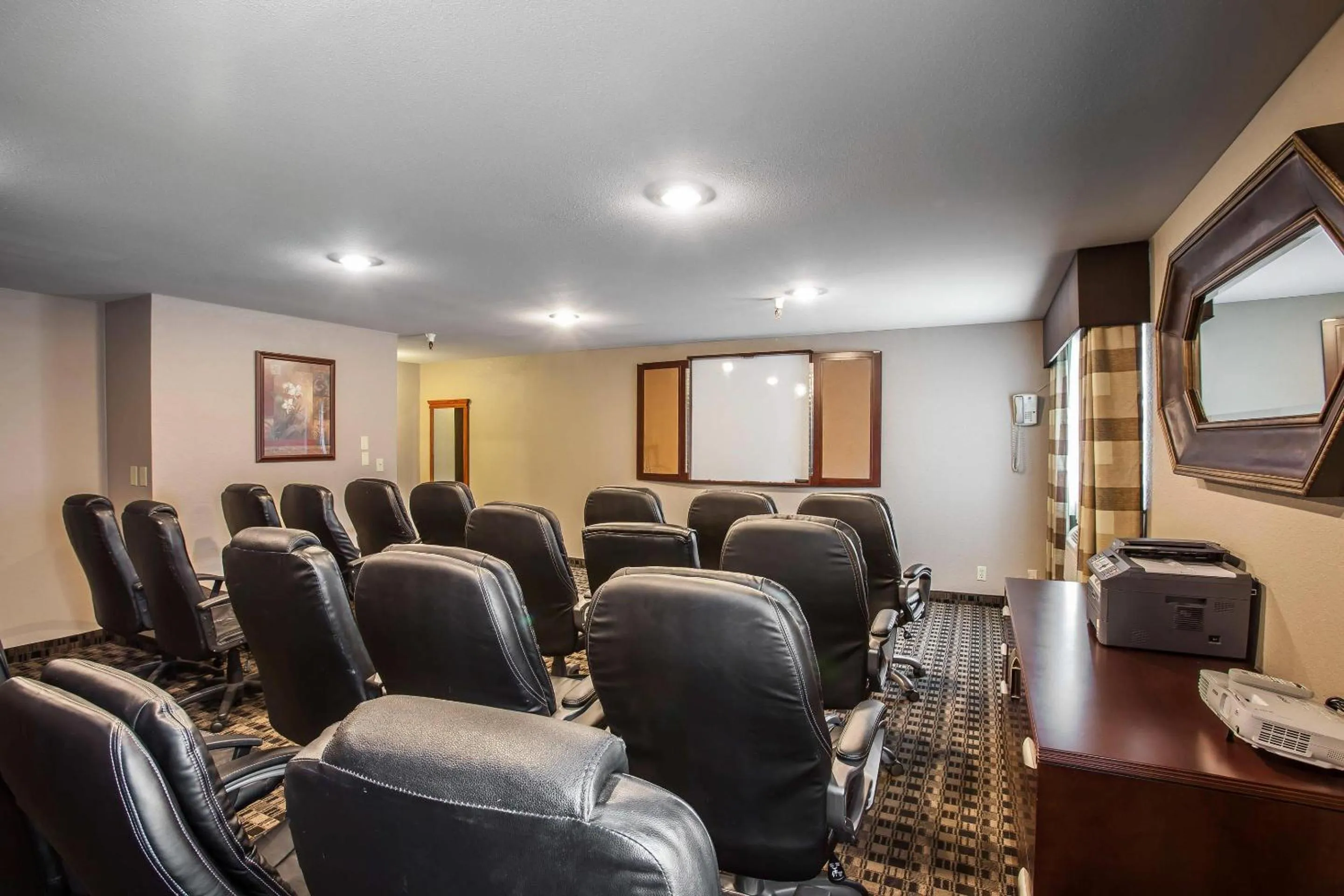Meeting/conference room in Clarion Inn Renton-Seattle