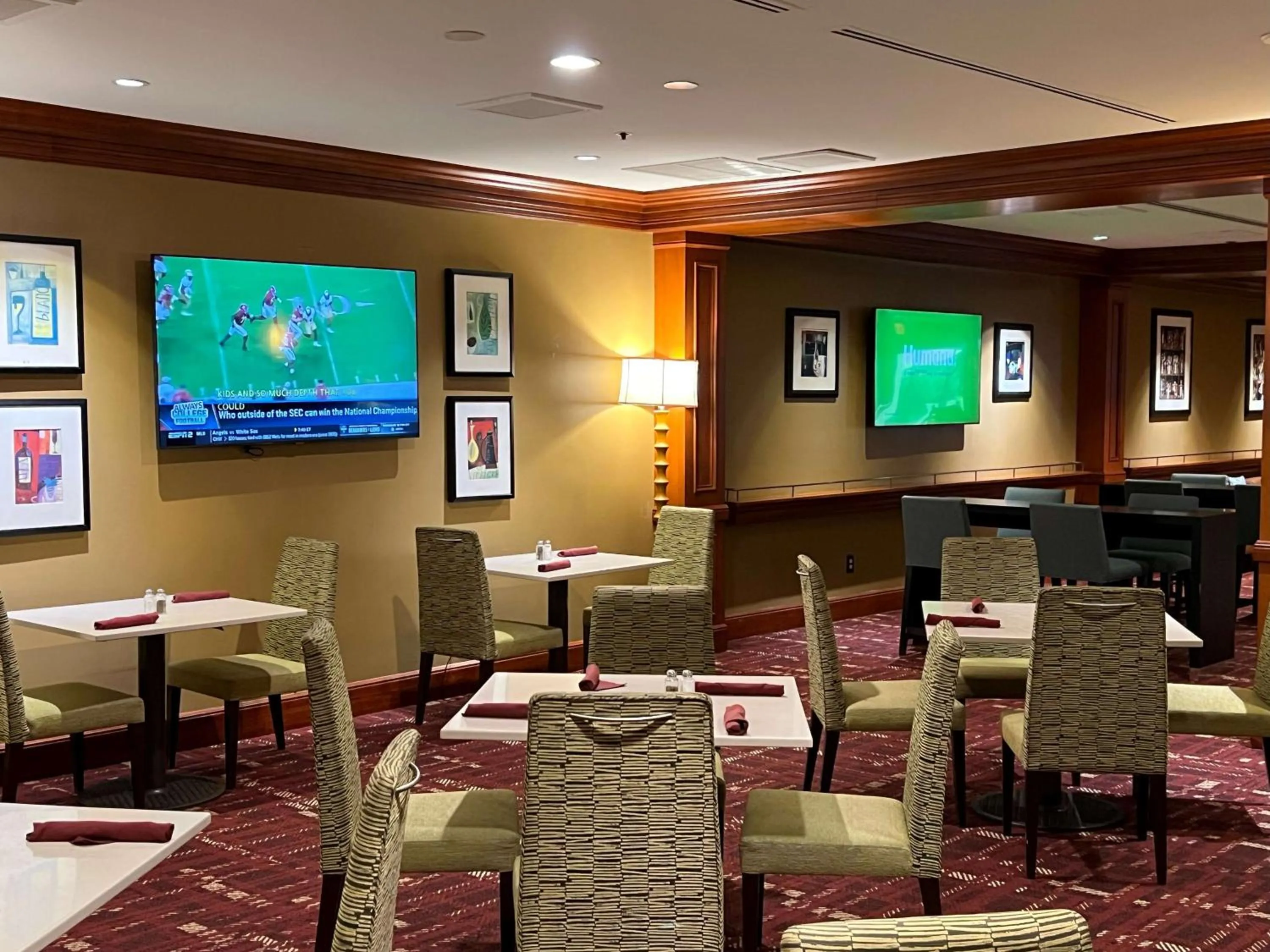 Restaurant/places to eat in Hilton Washington Dulles Airport