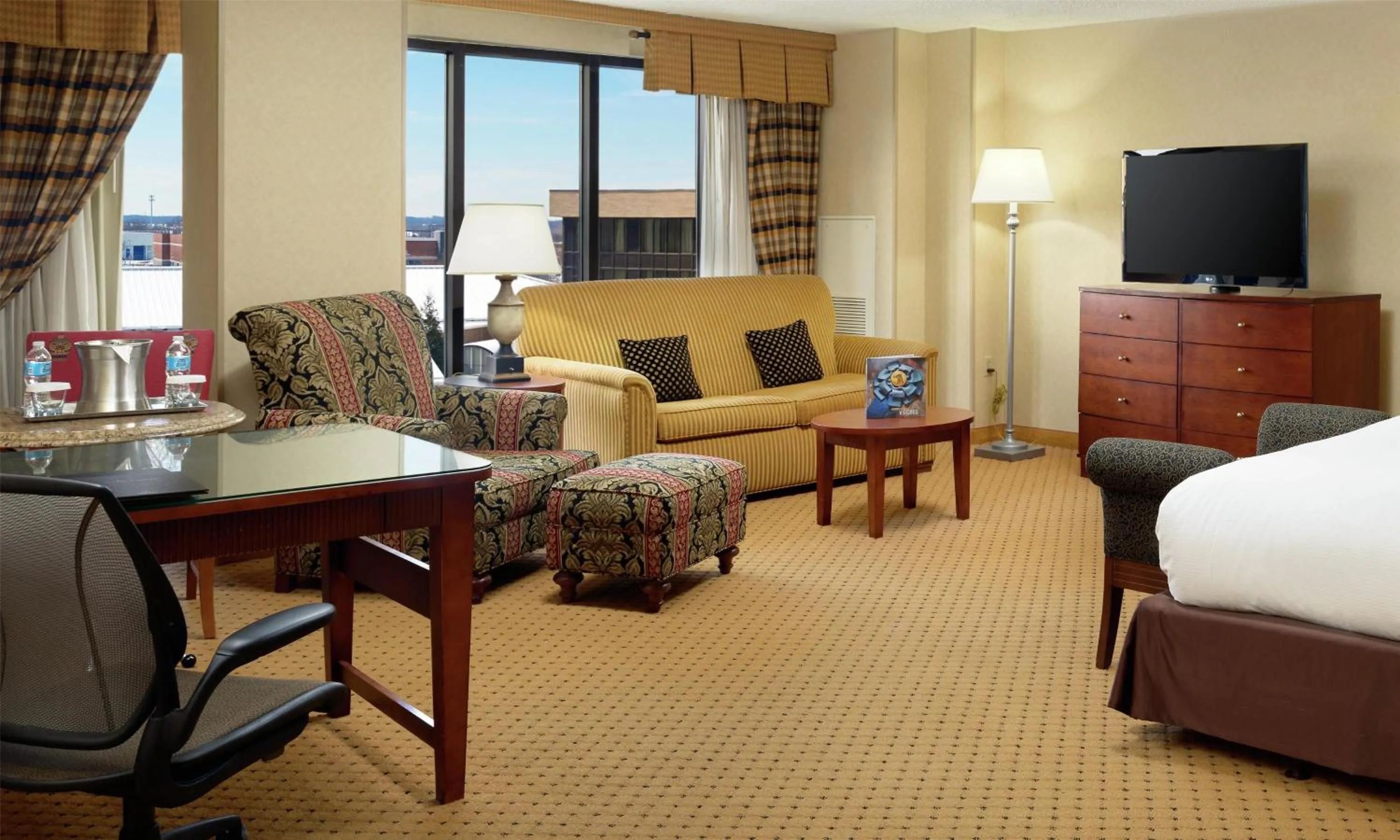 Bedroom, Bed in Hilton Washington Dulles Airport