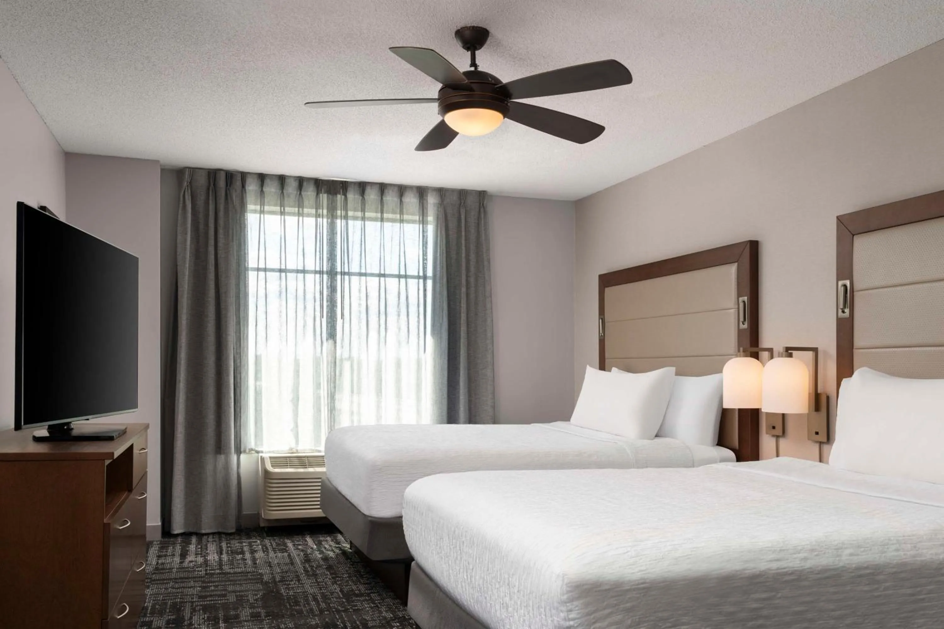 Bed in Homewood Suites by Hilton Hartford South-Glastonbury