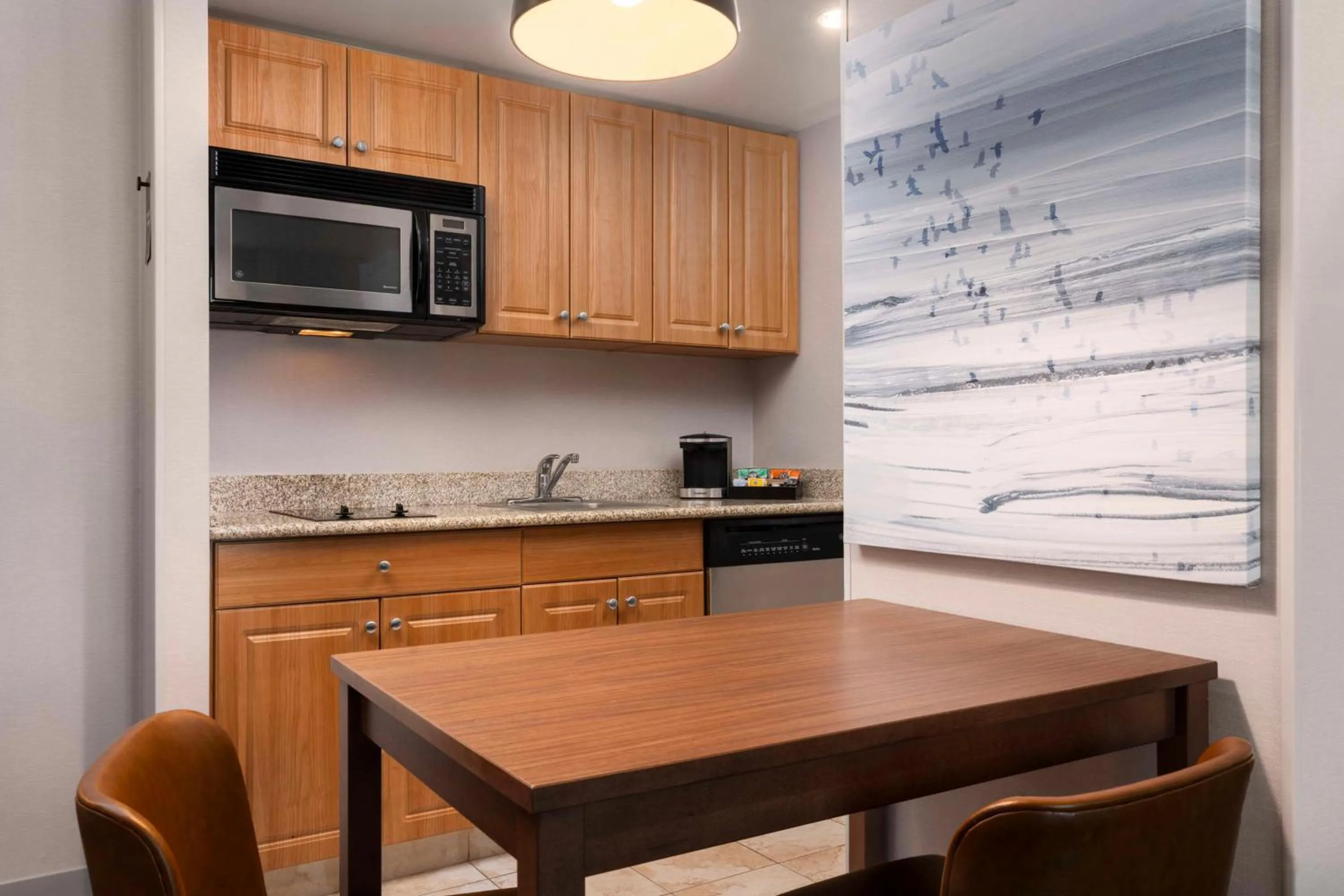 Kitchen or kitchenette in Homewood Suites by Hilton Hartford South-Glastonbury