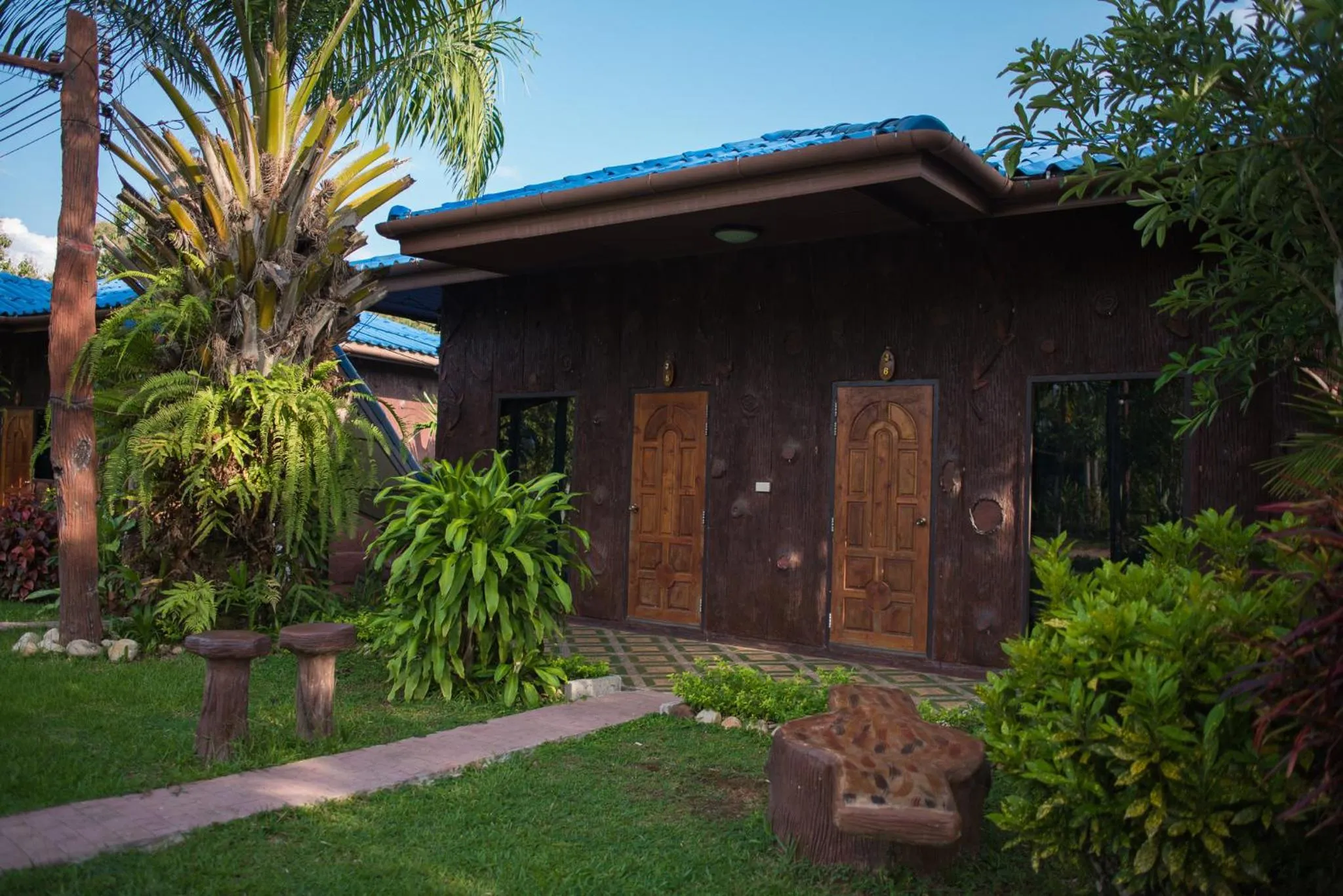 Facade/entrance in Mountain View House