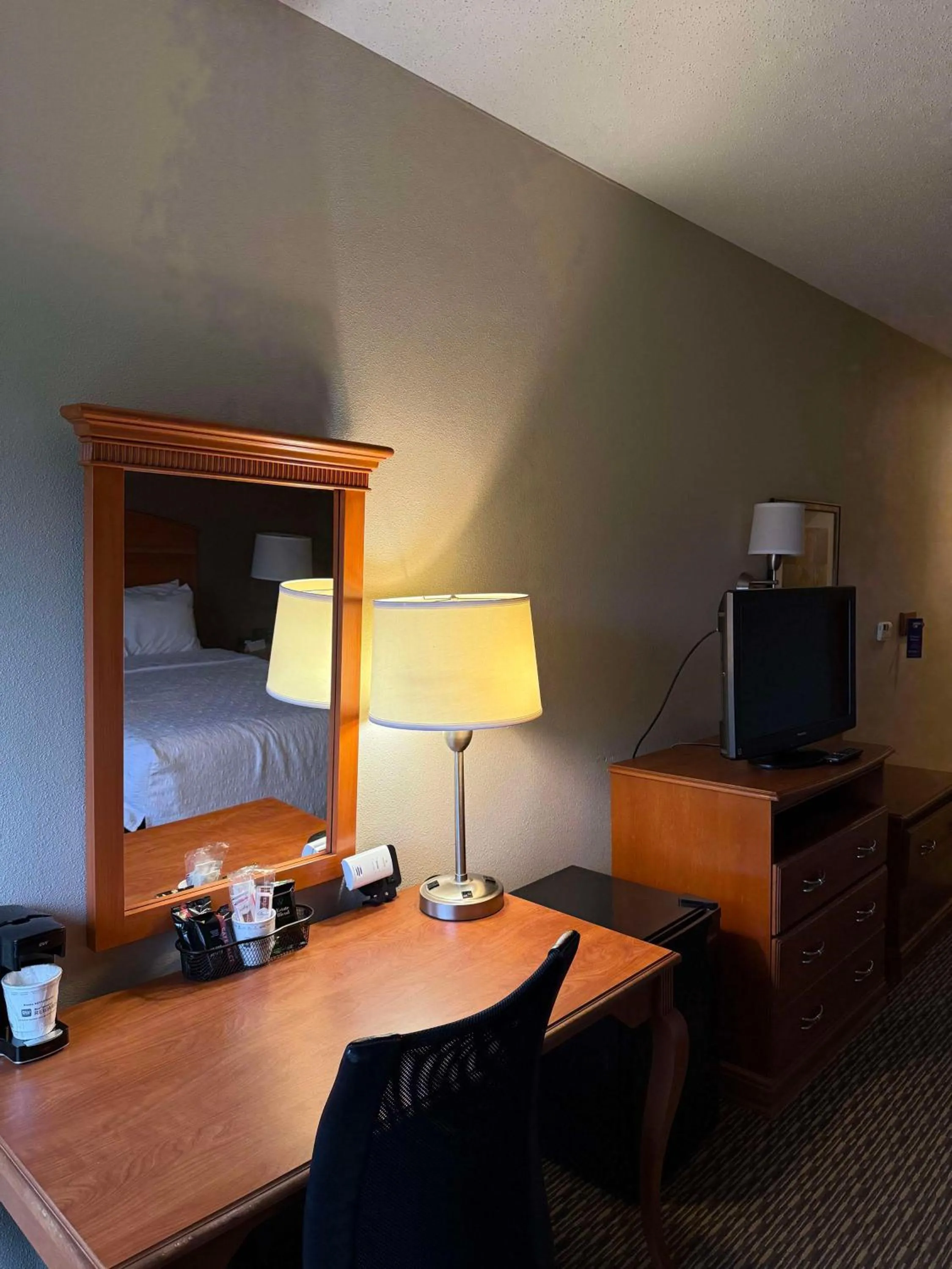 Bedroom, Bed in Hampton Inn Decatur/Forsyth