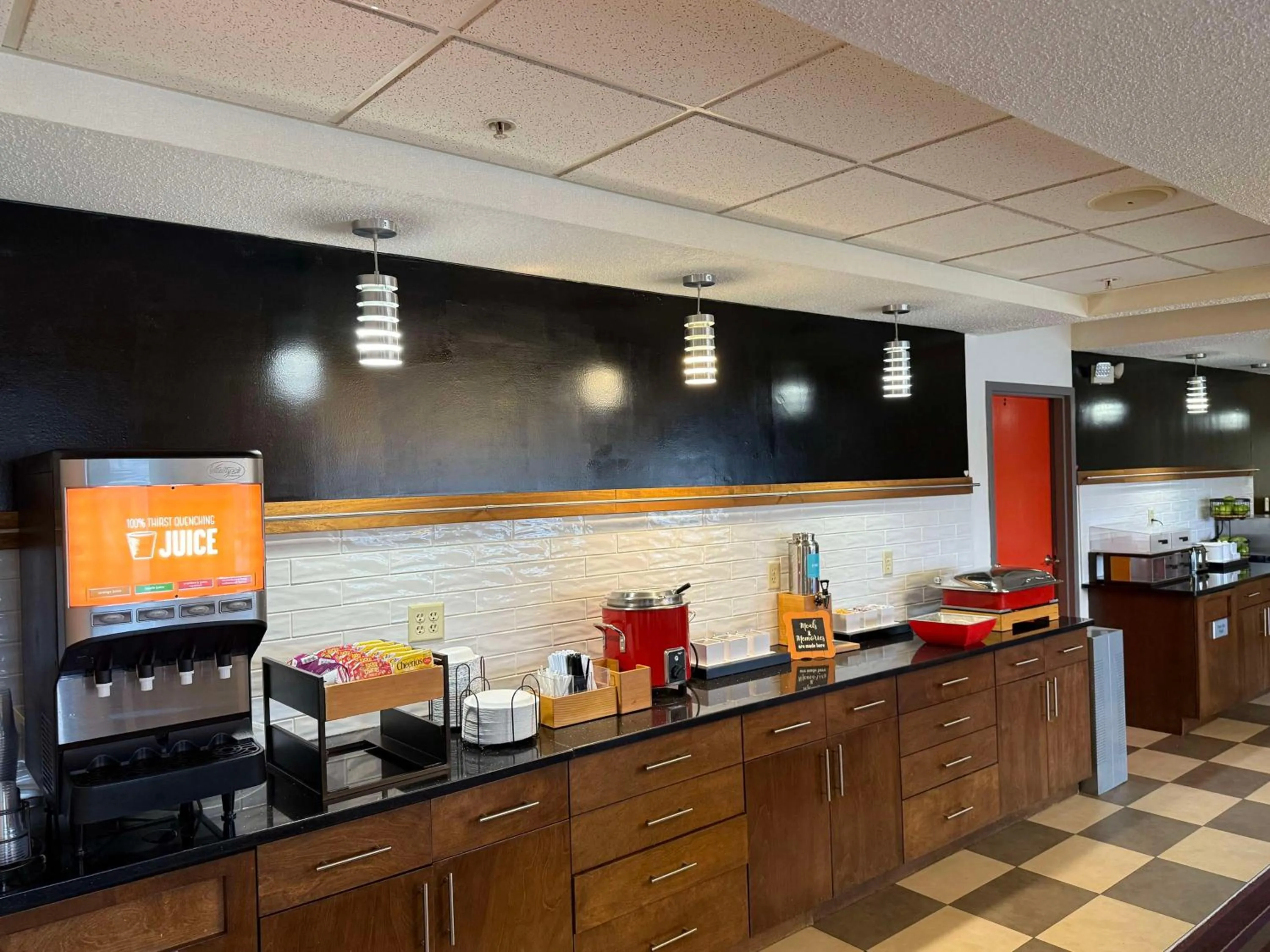 Breakfast in Hampton Inn Decatur/Forsyth