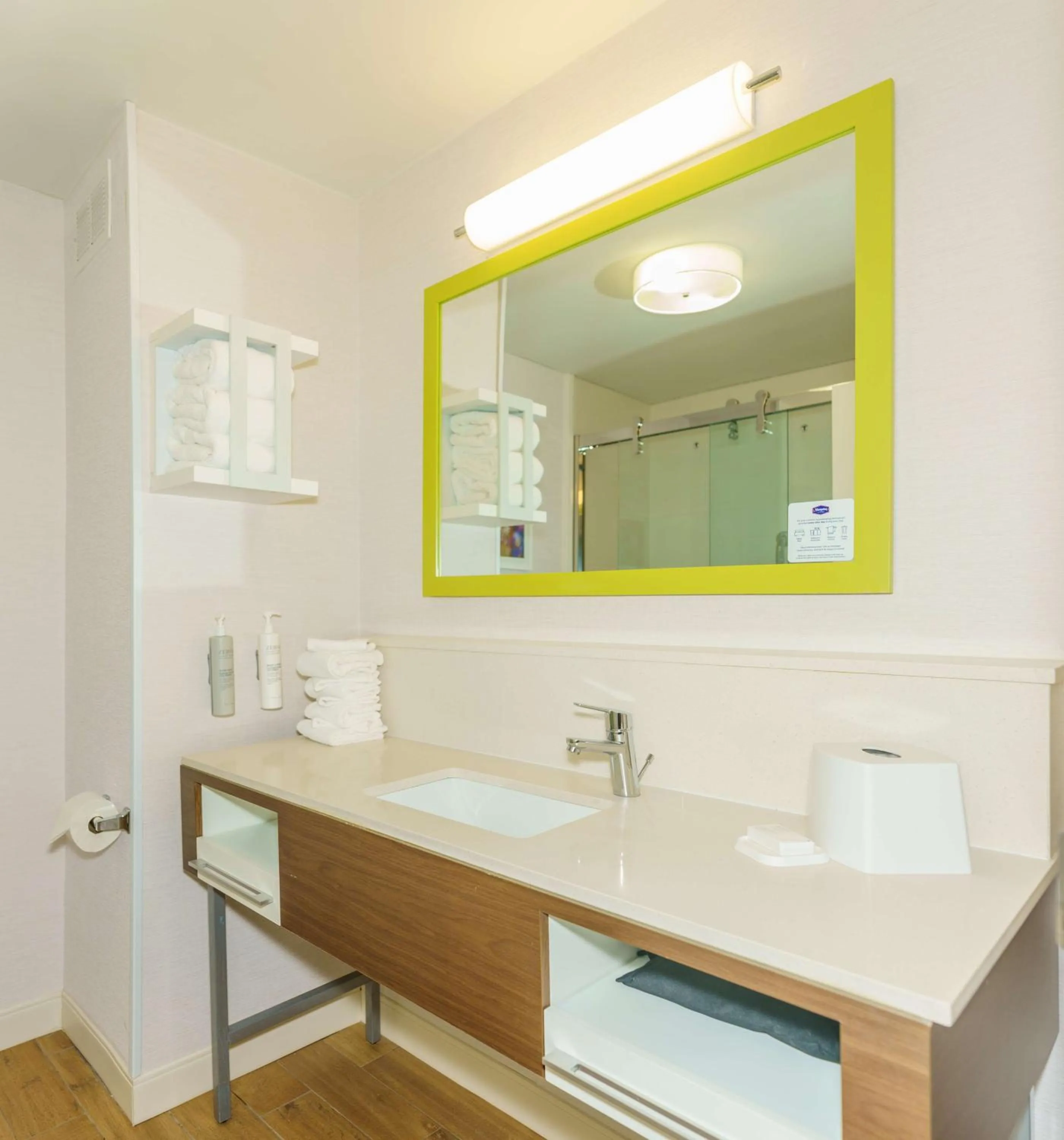 Bathroom in Hampton Inn Hutchinson