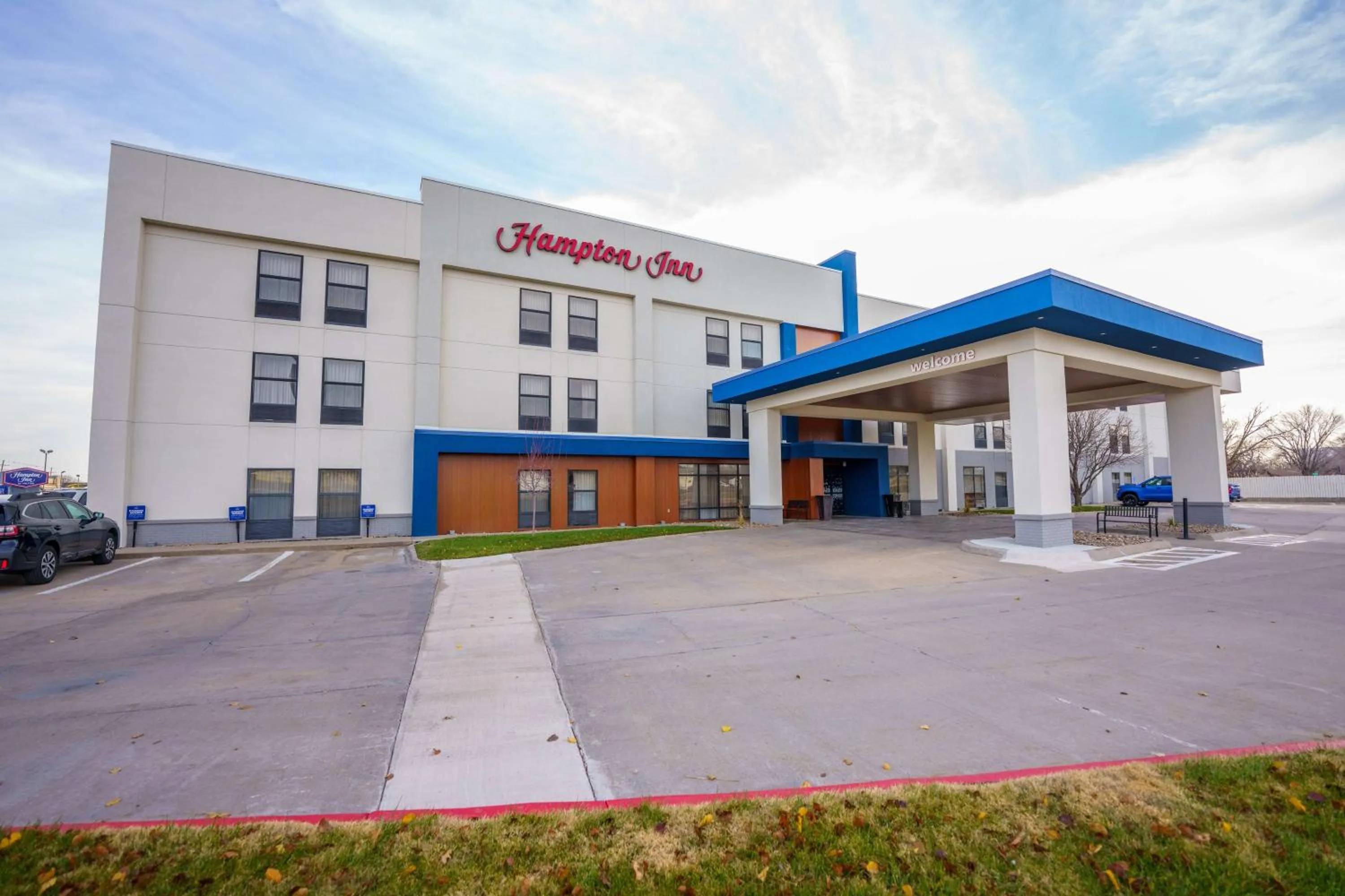 Property building in Hampton Inn Hutchinson