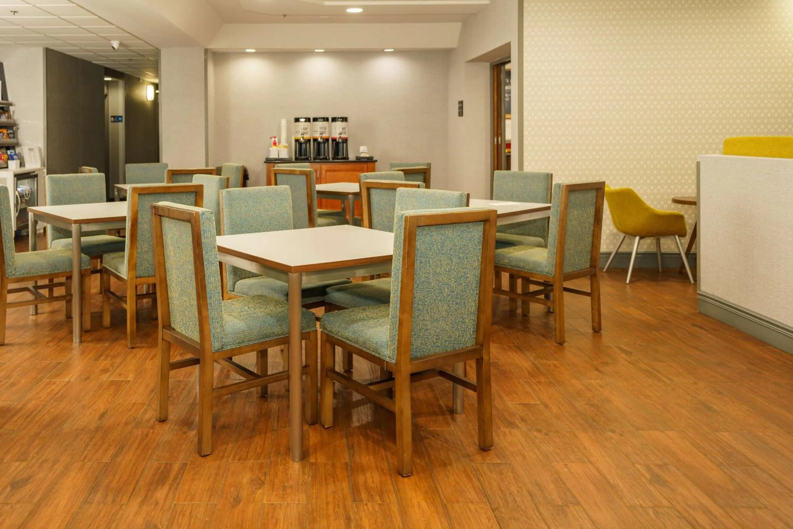 Lobby or reception in Hampton Inn Hutchinson