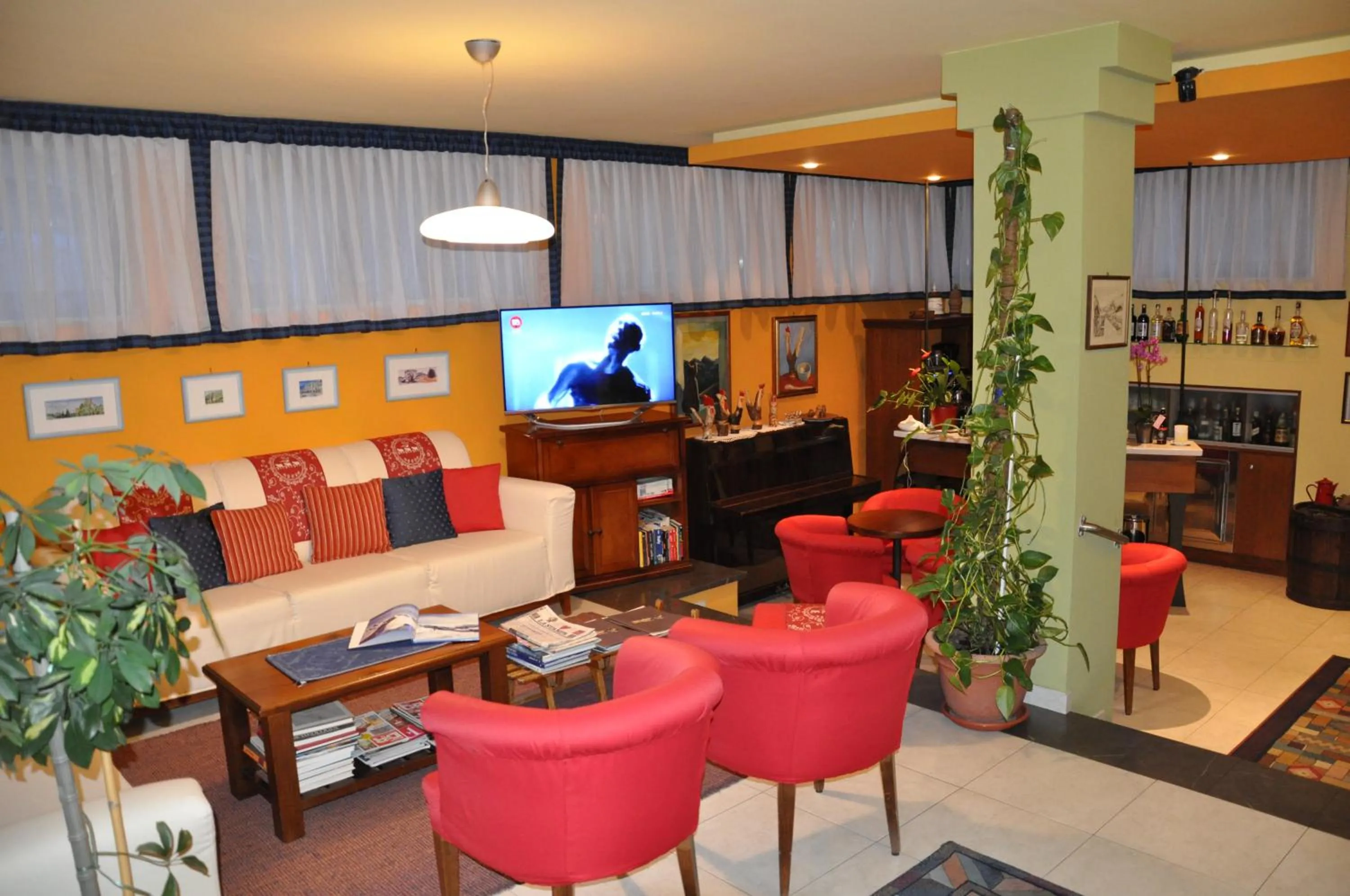 Communal lounge/ TV room in Hotel Saint Pierre