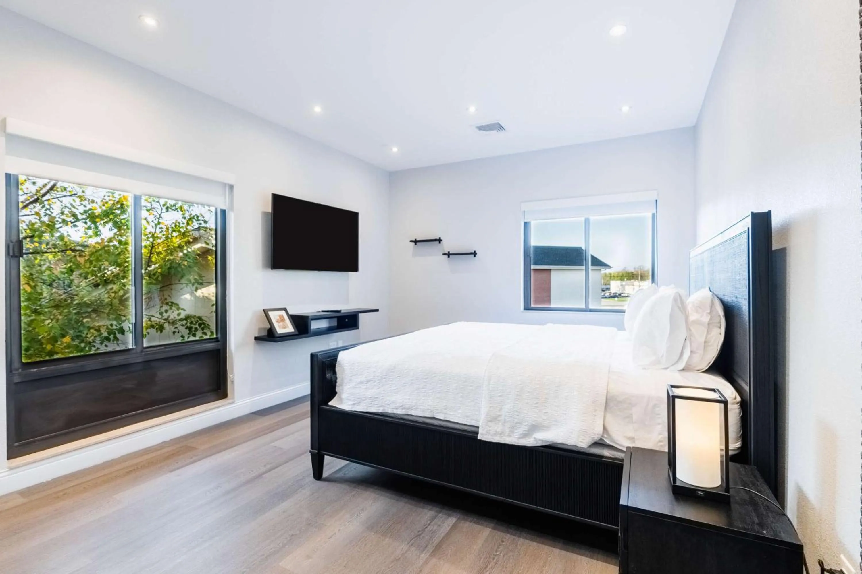 Bed in Hampton Inn & Suites Fairfield