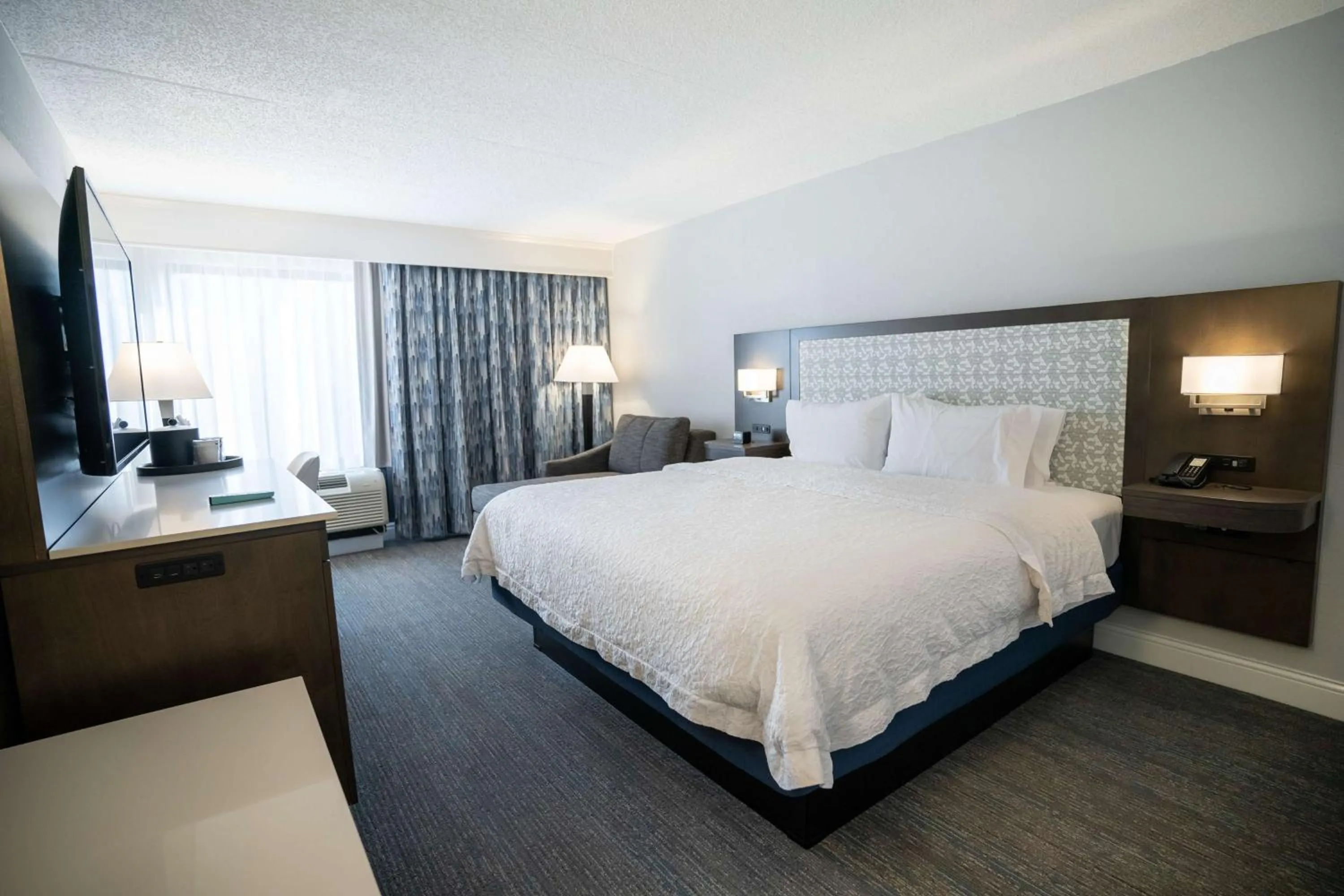 Bedroom, Bed in Hampton Inn & Suites Fairfield