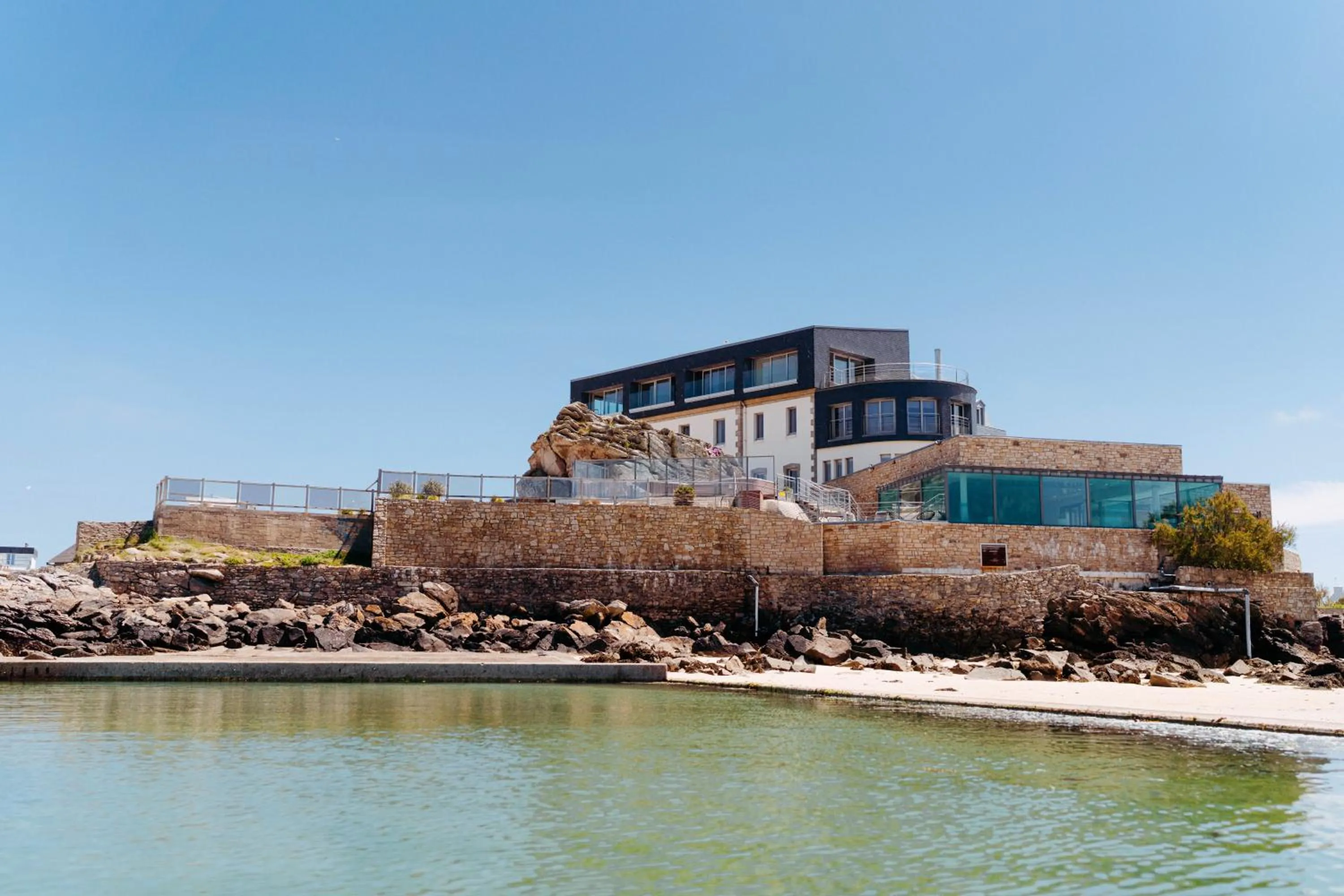 Property building in Hôtel Valdys Thalasso & Spa - Beau rivage