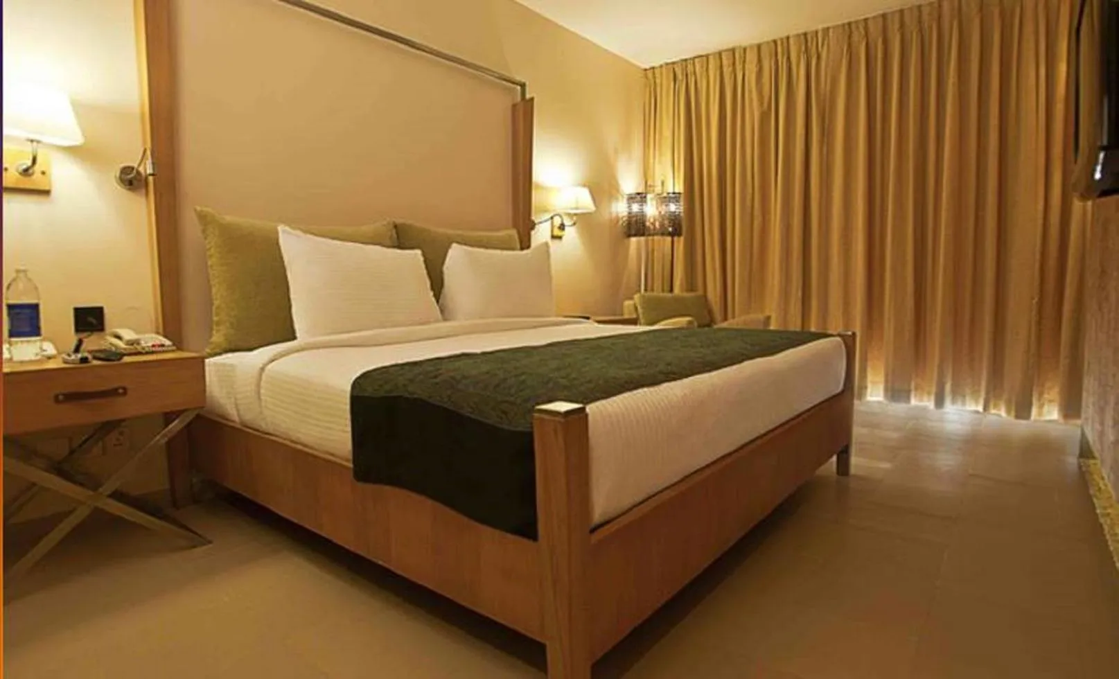 Bed in Ginger Dona Paula, Goa