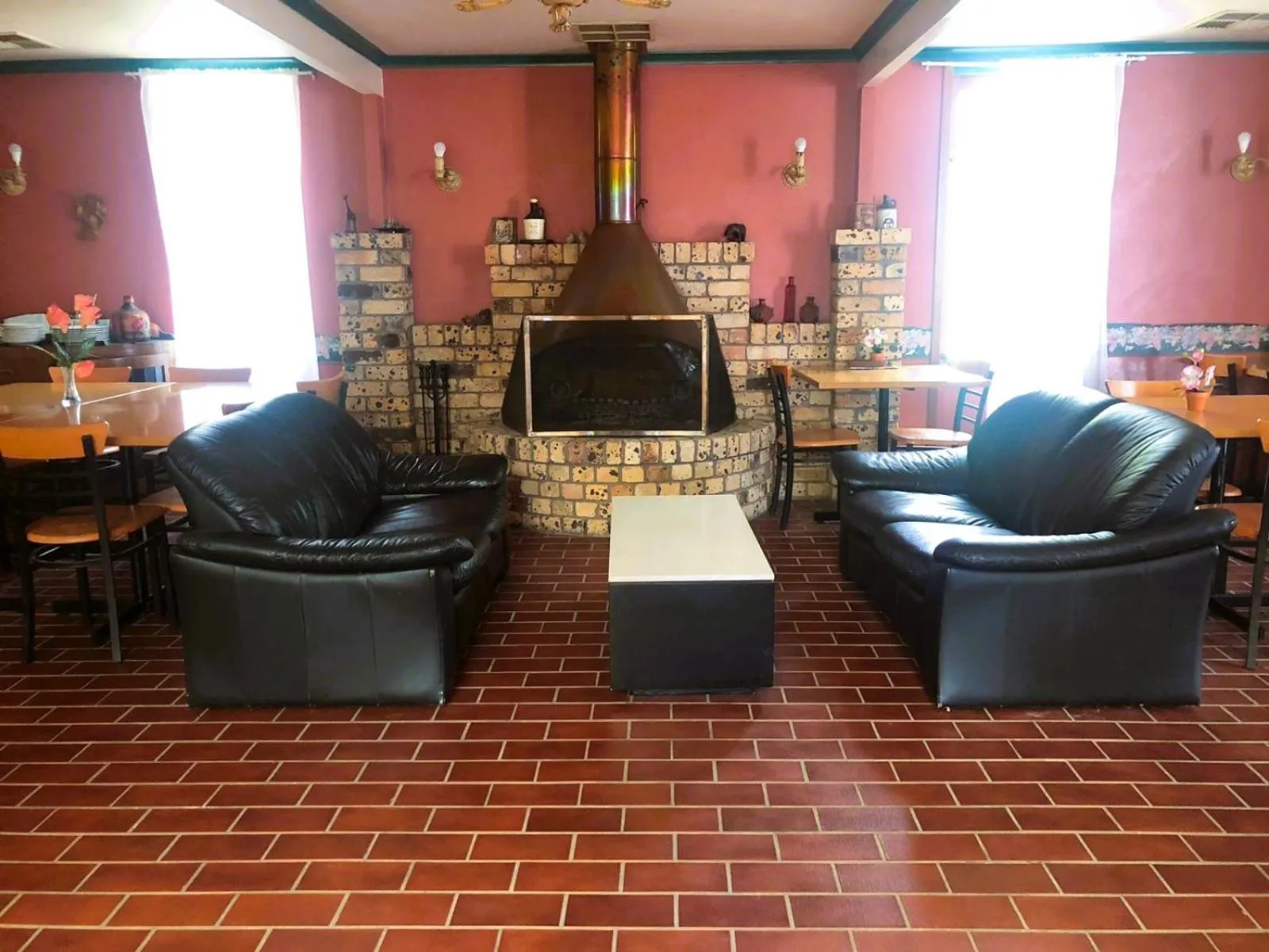 Seating area in Hunter Valley Travellers Rest Motel