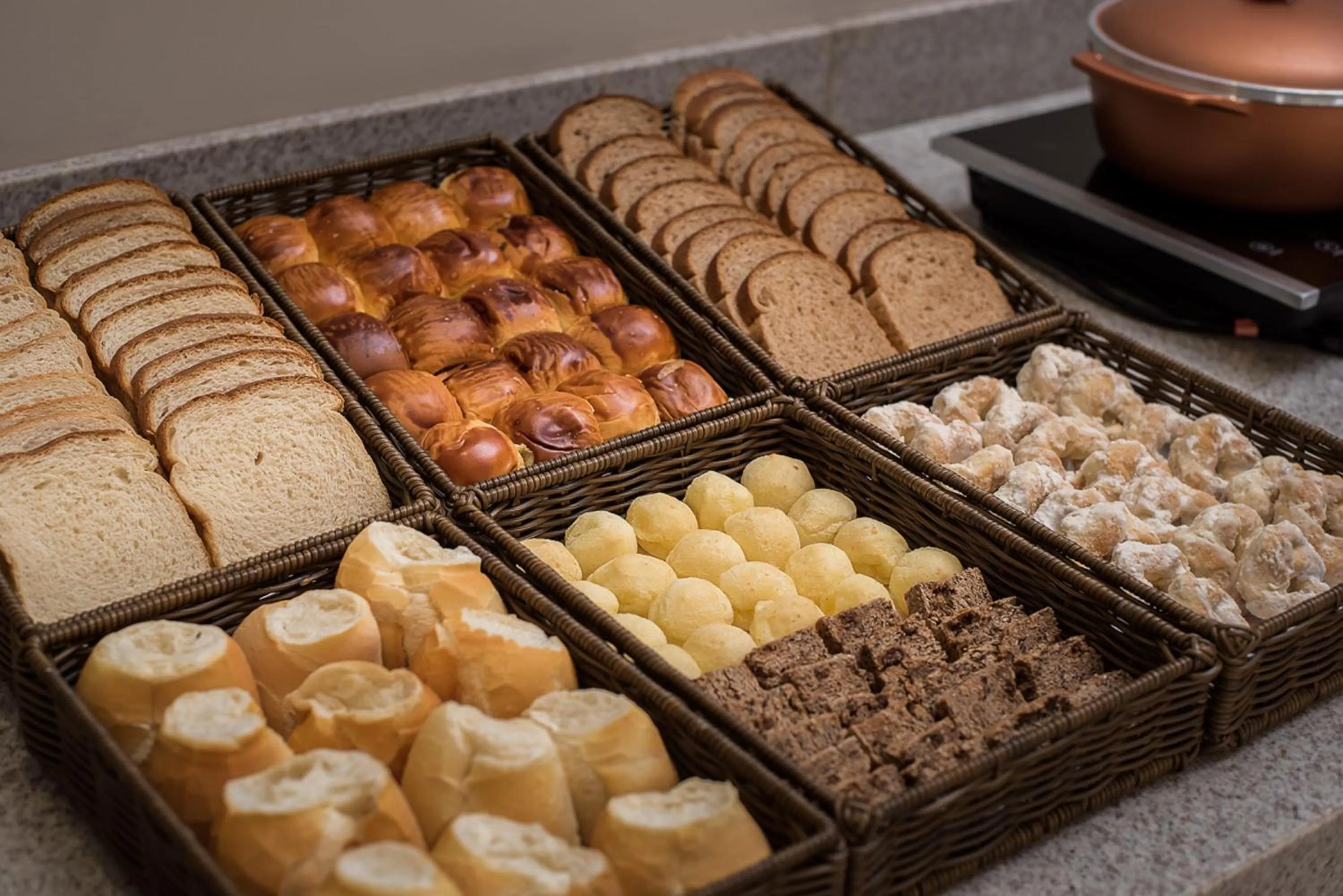 Buffet breakfast in Intercity Bauru