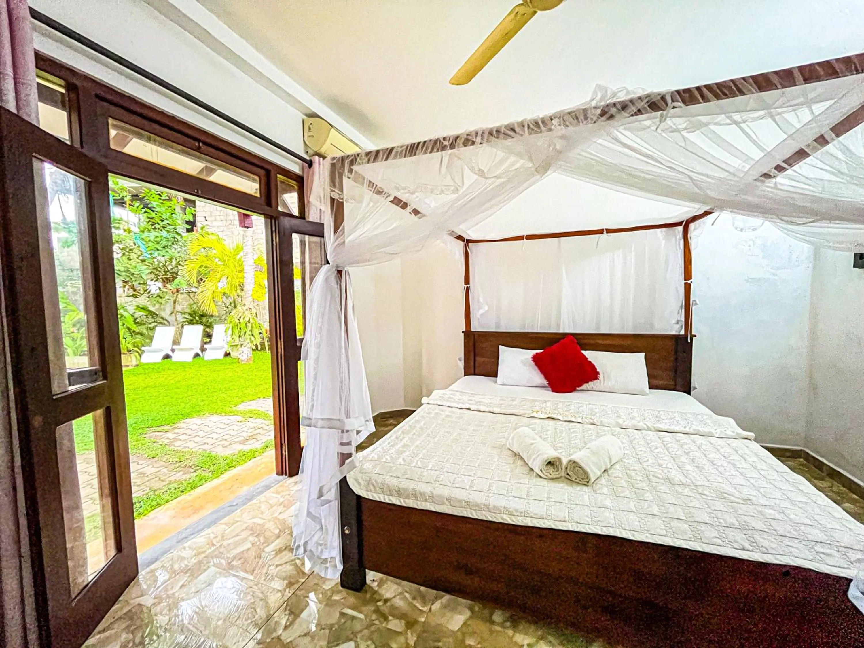 Photo of the whole room, Bed in Galle Camellia