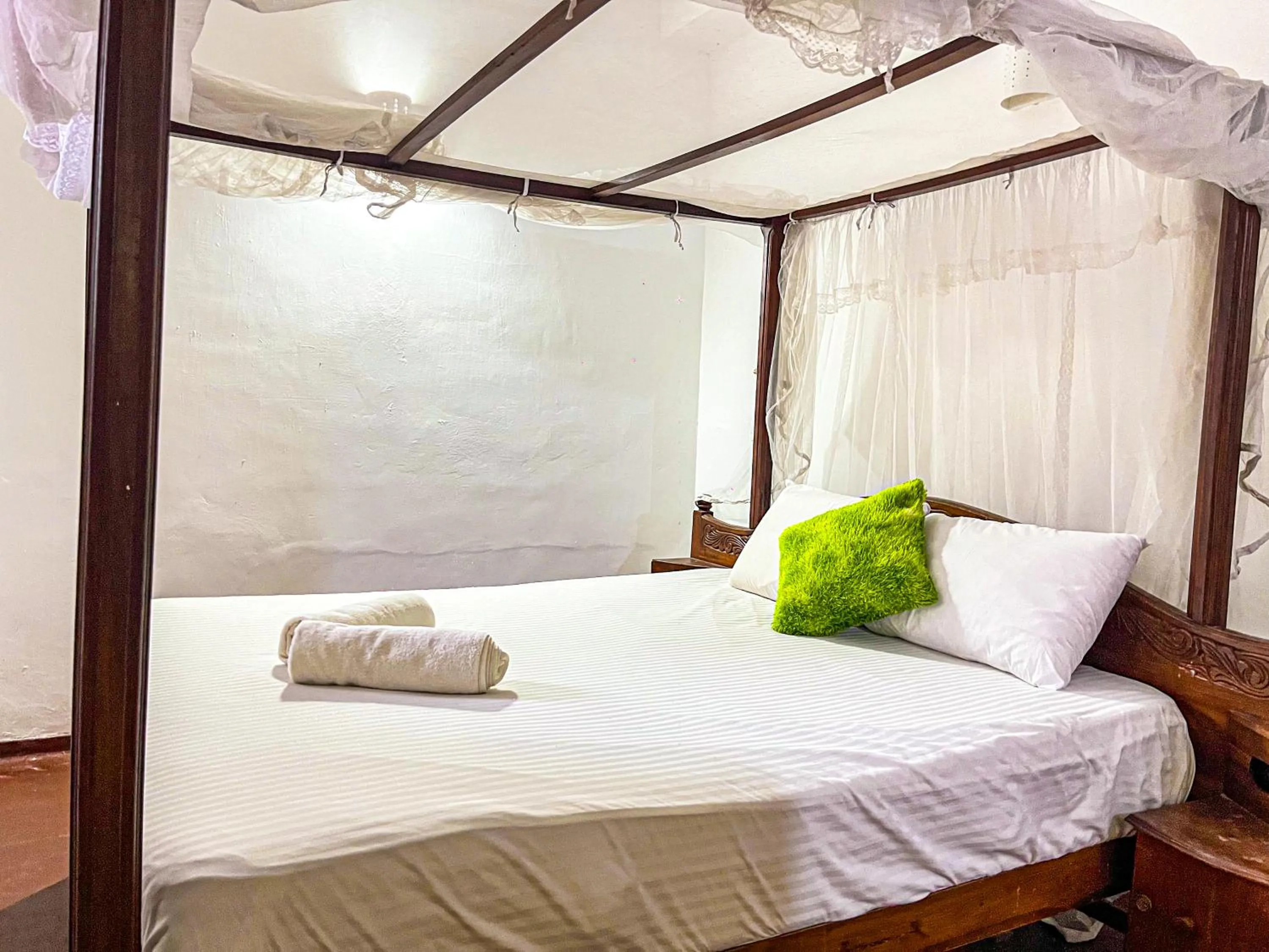 Bed in Galle Camellia