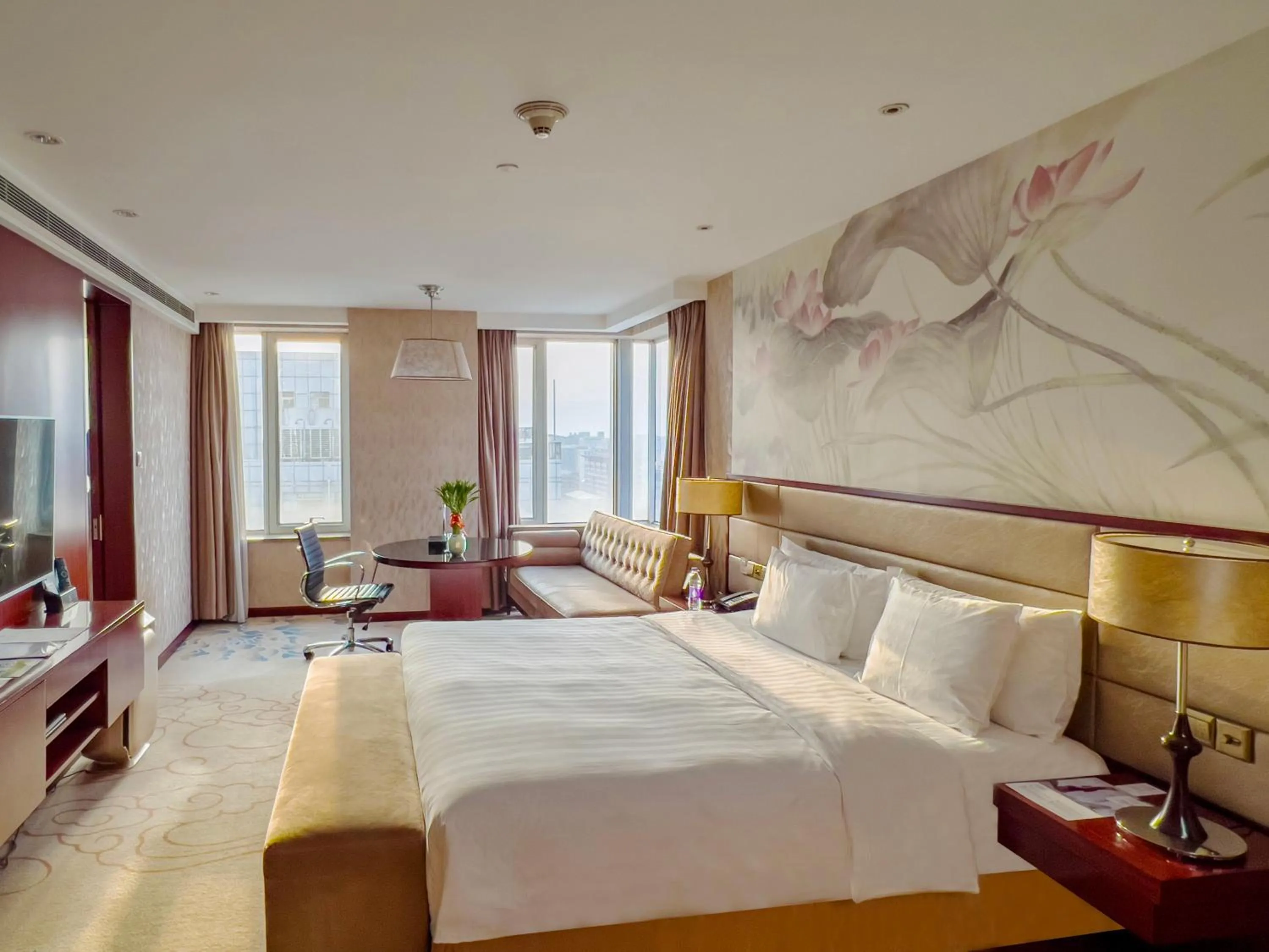 Photo of the whole room, Bed in Crowne Plaza Beijing Zhongguancun by IHG