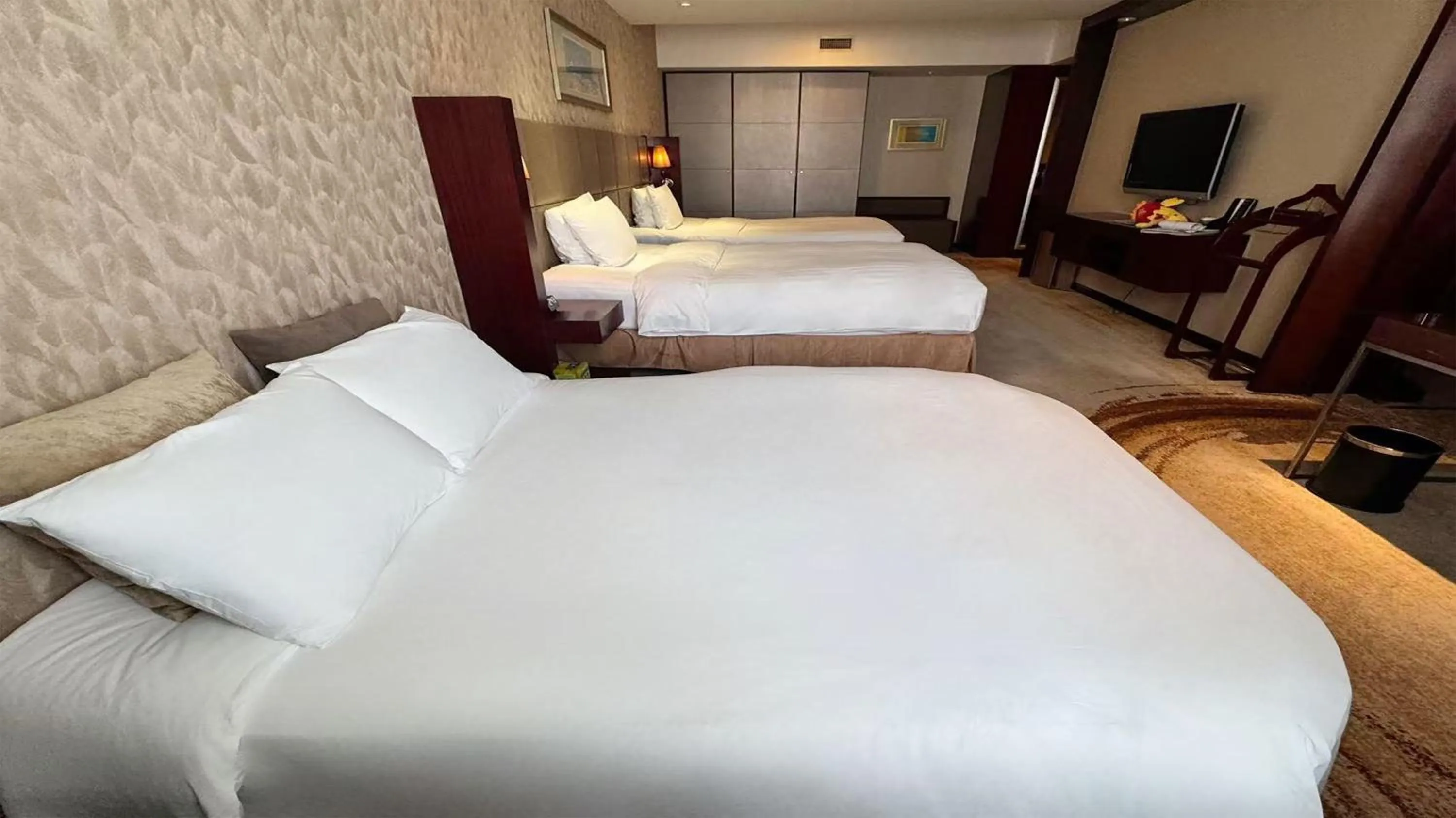 Photo of the whole room, Bed in Crowne Plaza Beijing Zhongguancun by IHG