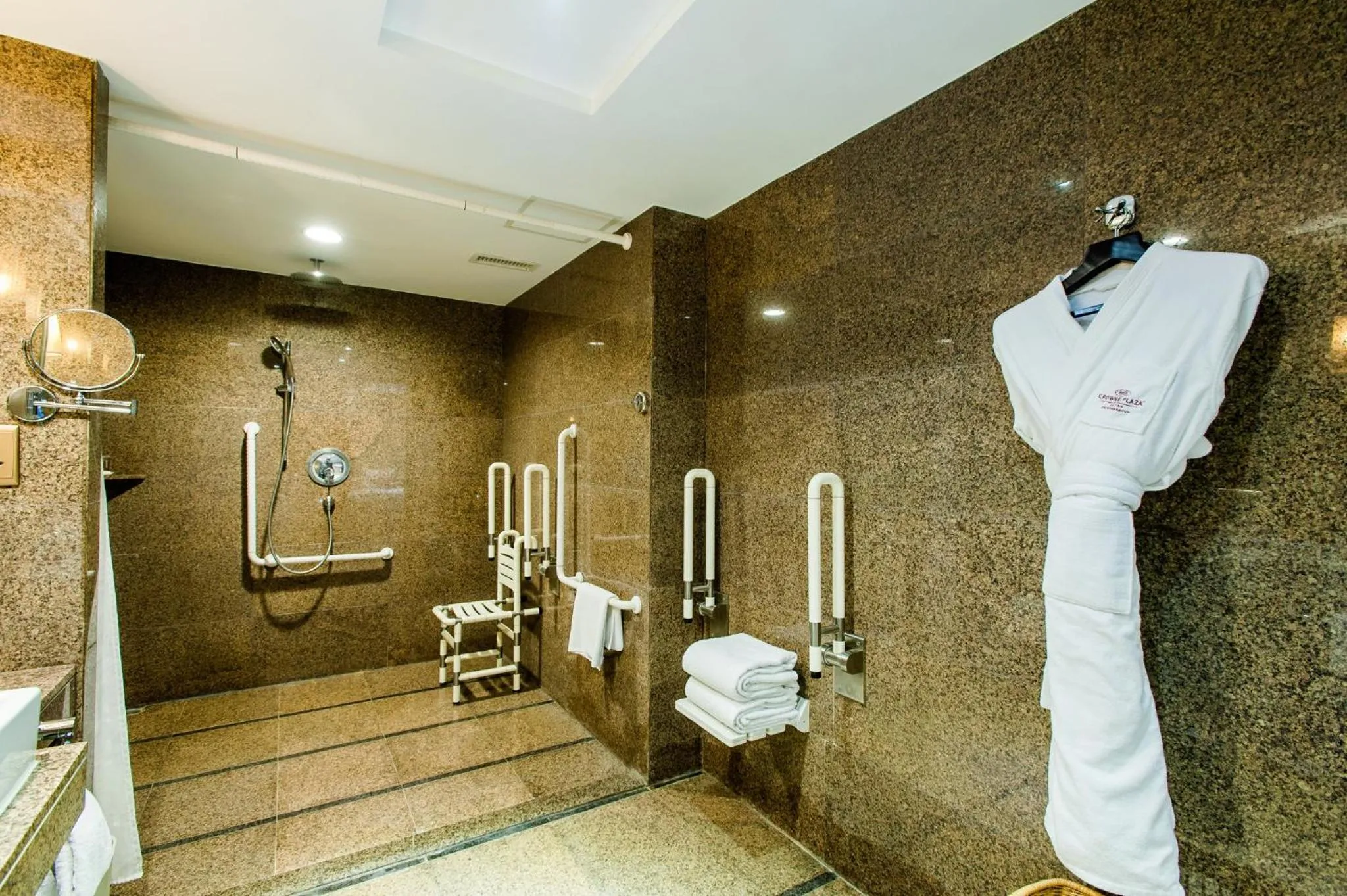 Photo of the whole room in Crowne Plaza Beijing Zhongguancun by IHG