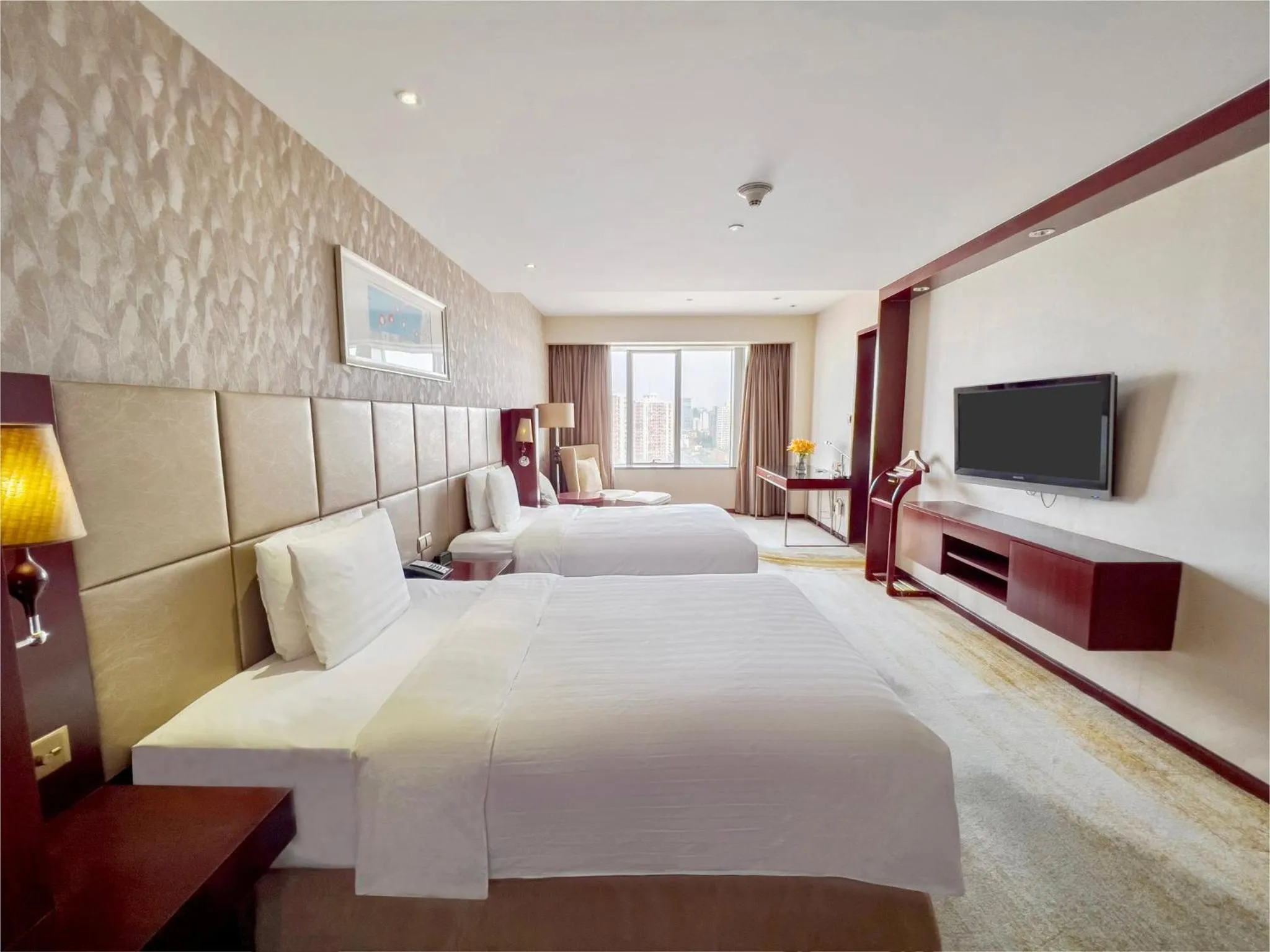 Photo of the whole room, Bed in Crowne Plaza Beijing Zhongguancun by IHG