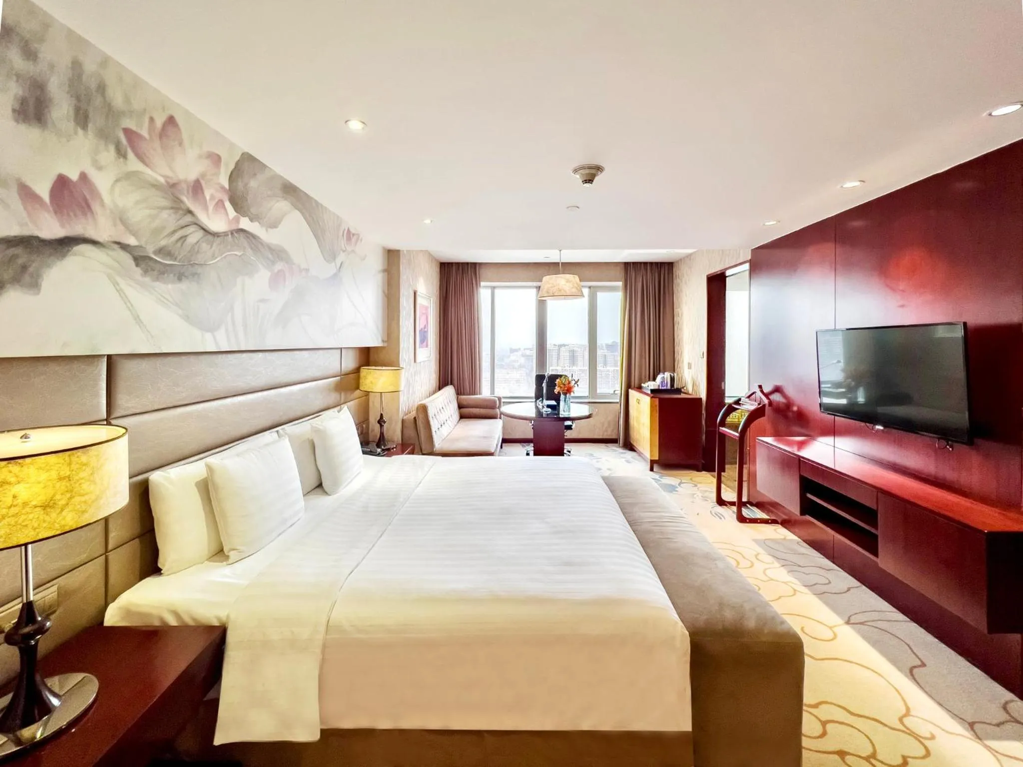 Photo of the whole room, Bed in Crowne Plaza Beijing Zhongguancun by IHG