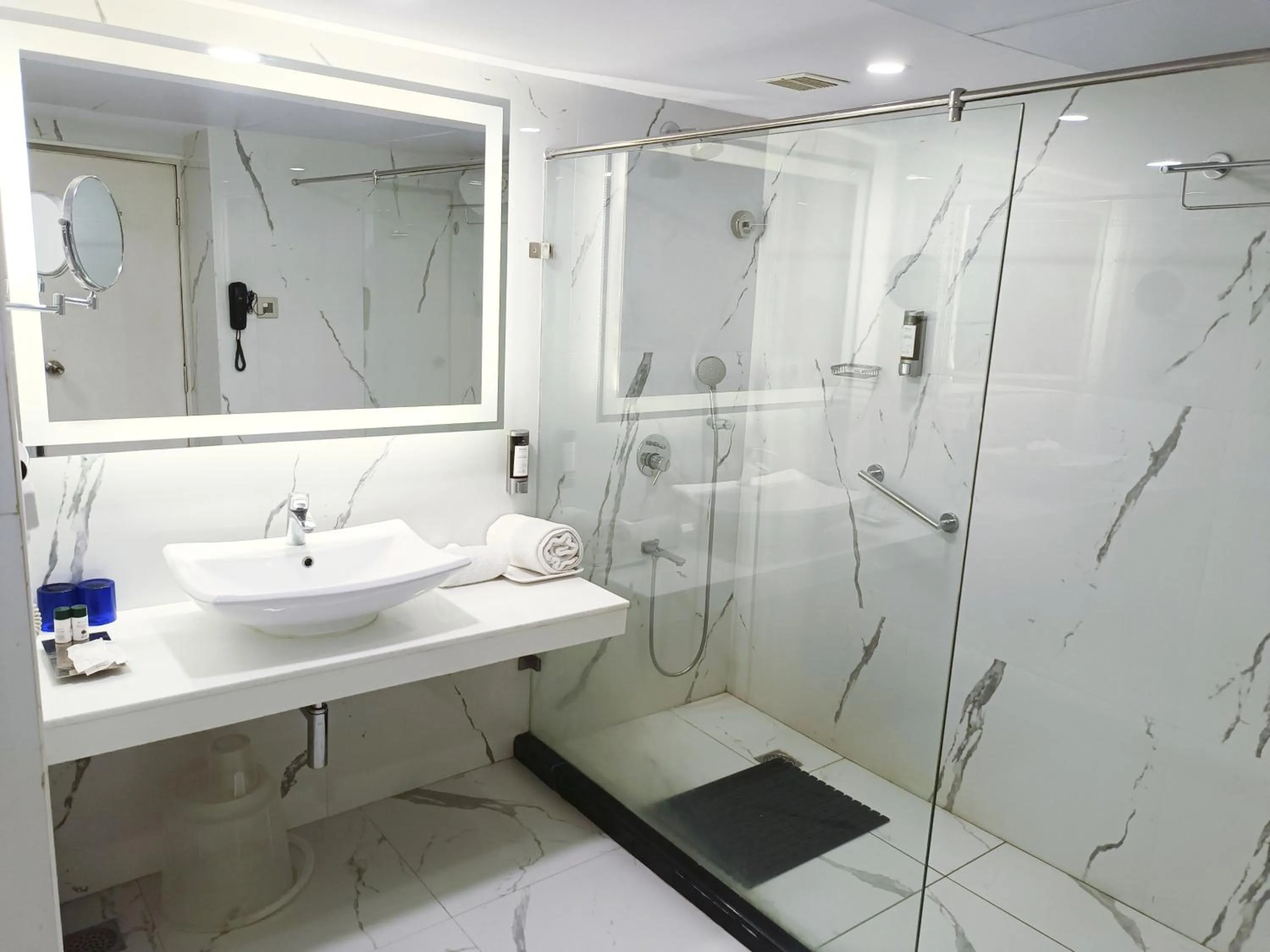 Bathroom in Fortune Murali Park, Vijayawada - Member ITC Hotels' Group