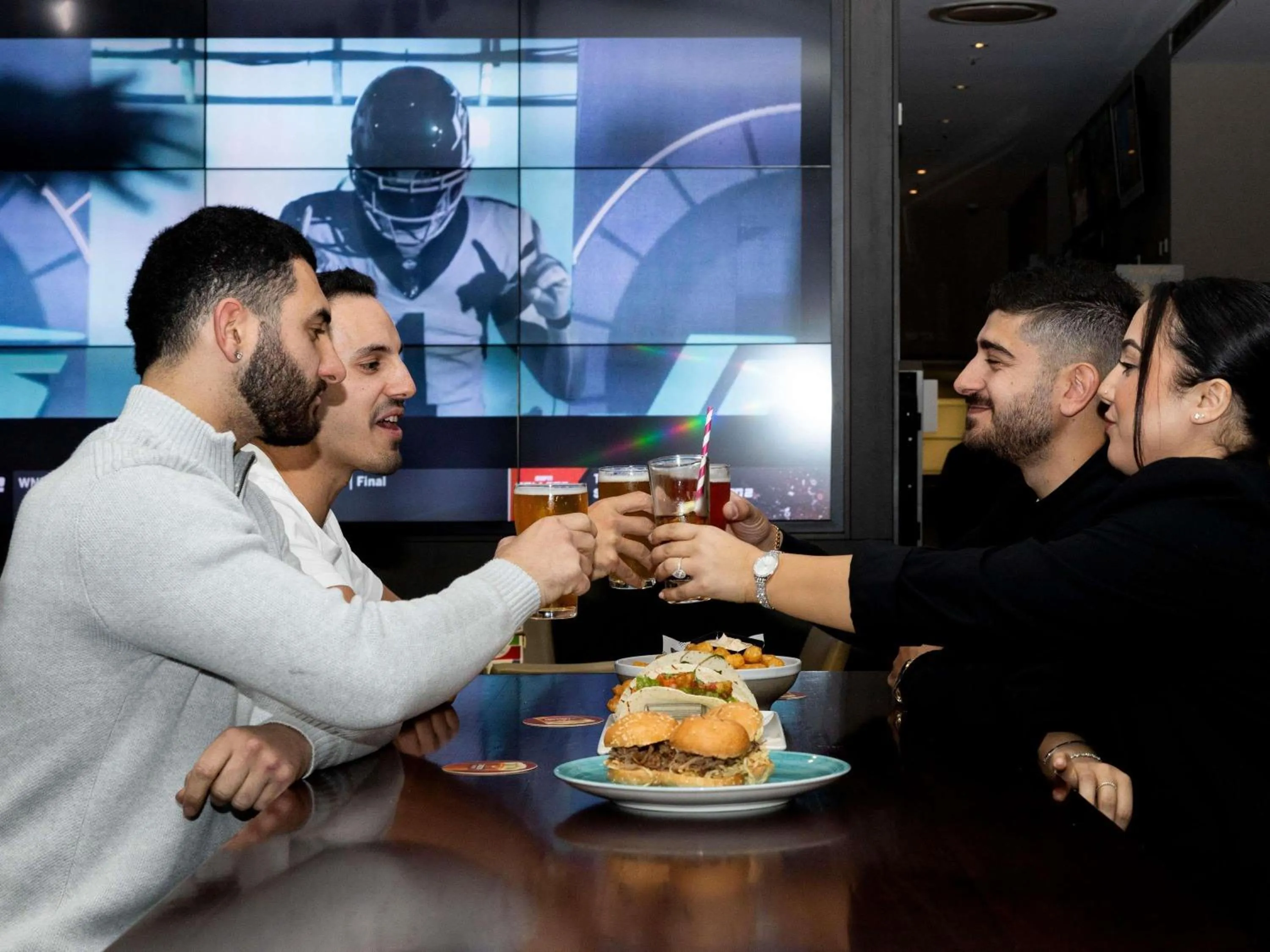 Lounge or bar in Mercure Melbourne Caroline Springs