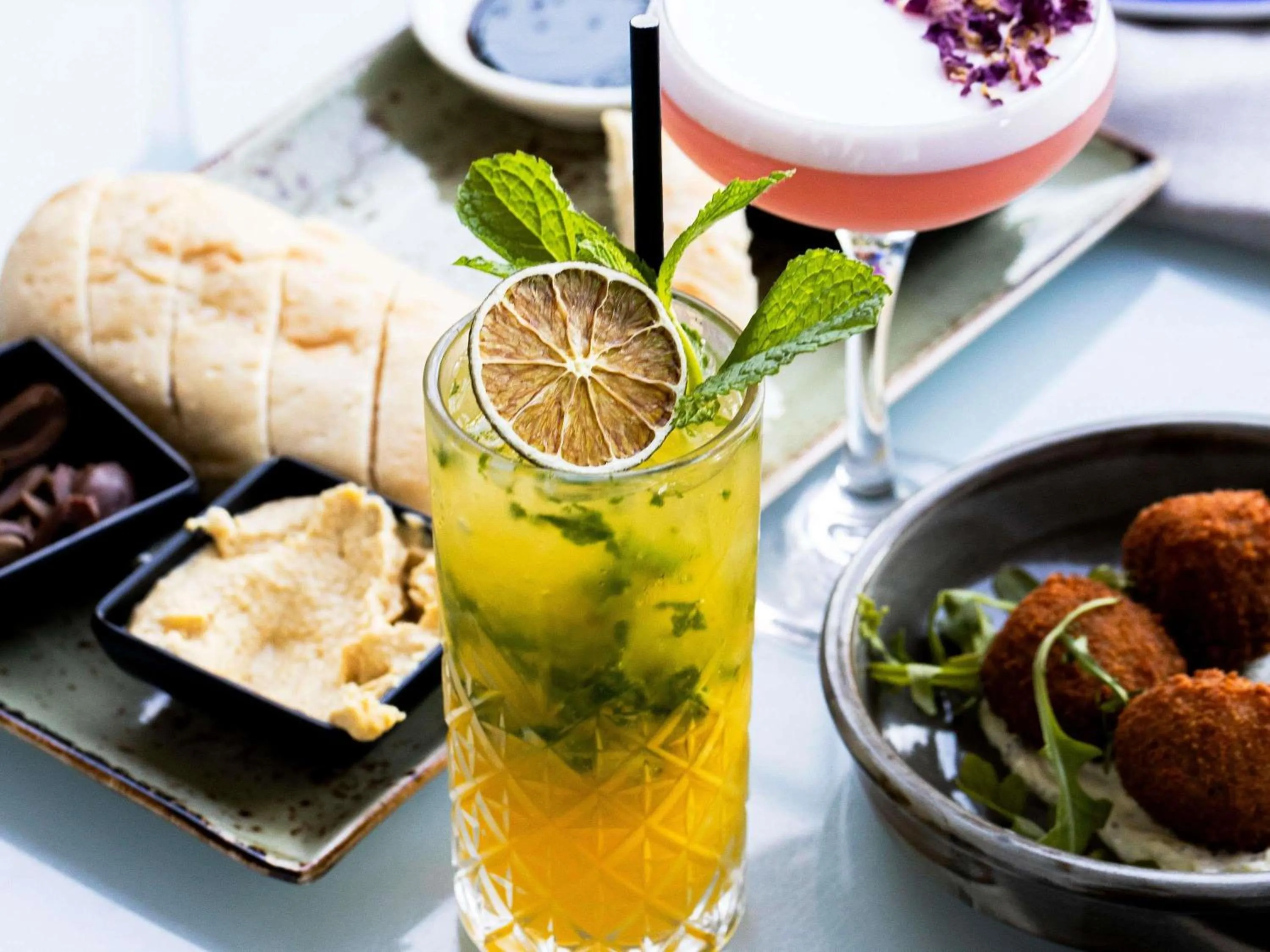 Lounge or bar in Mercure Melbourne Caroline Springs