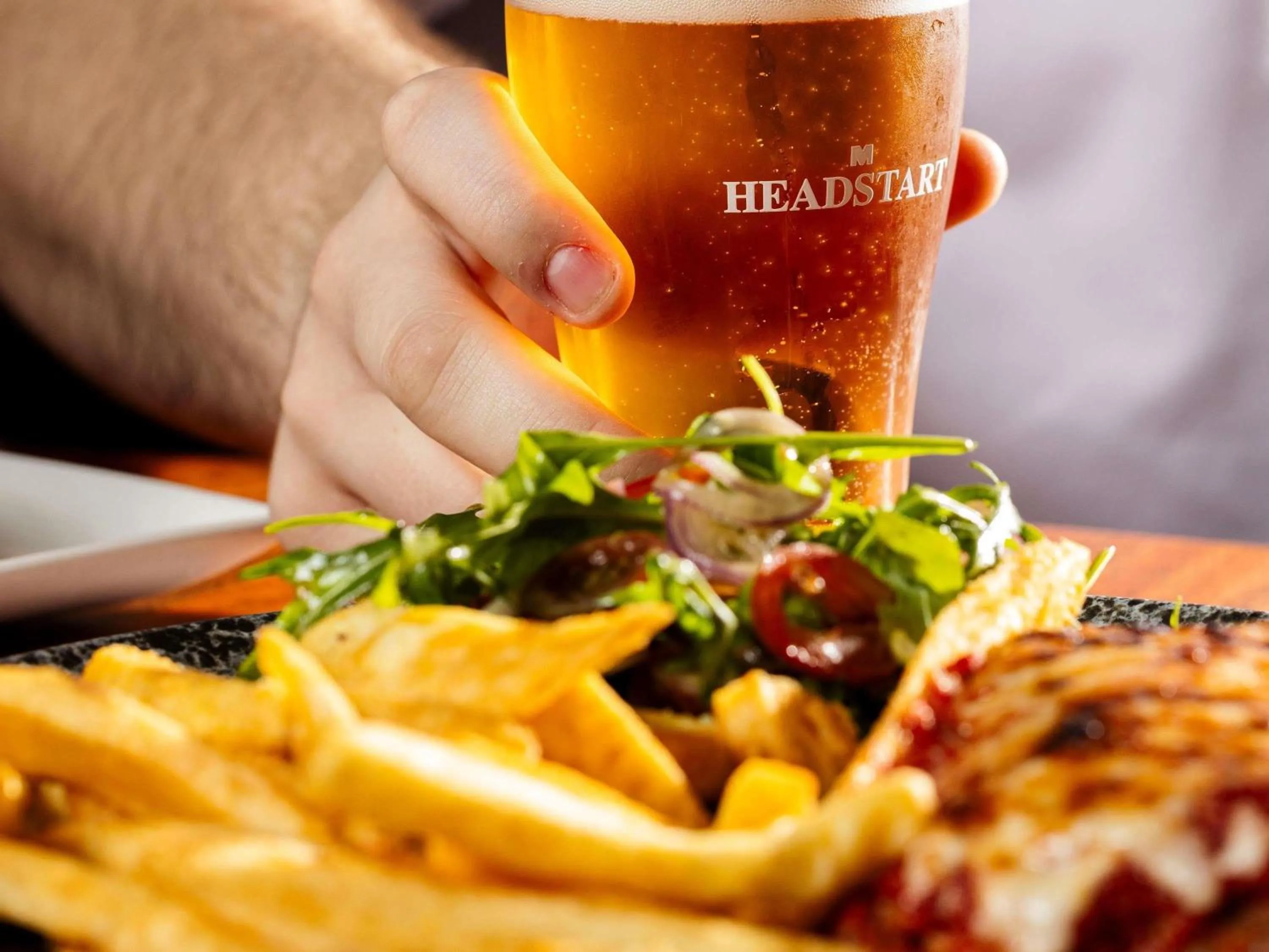 Lounge or bar in Mercure Melbourne Caroline Springs