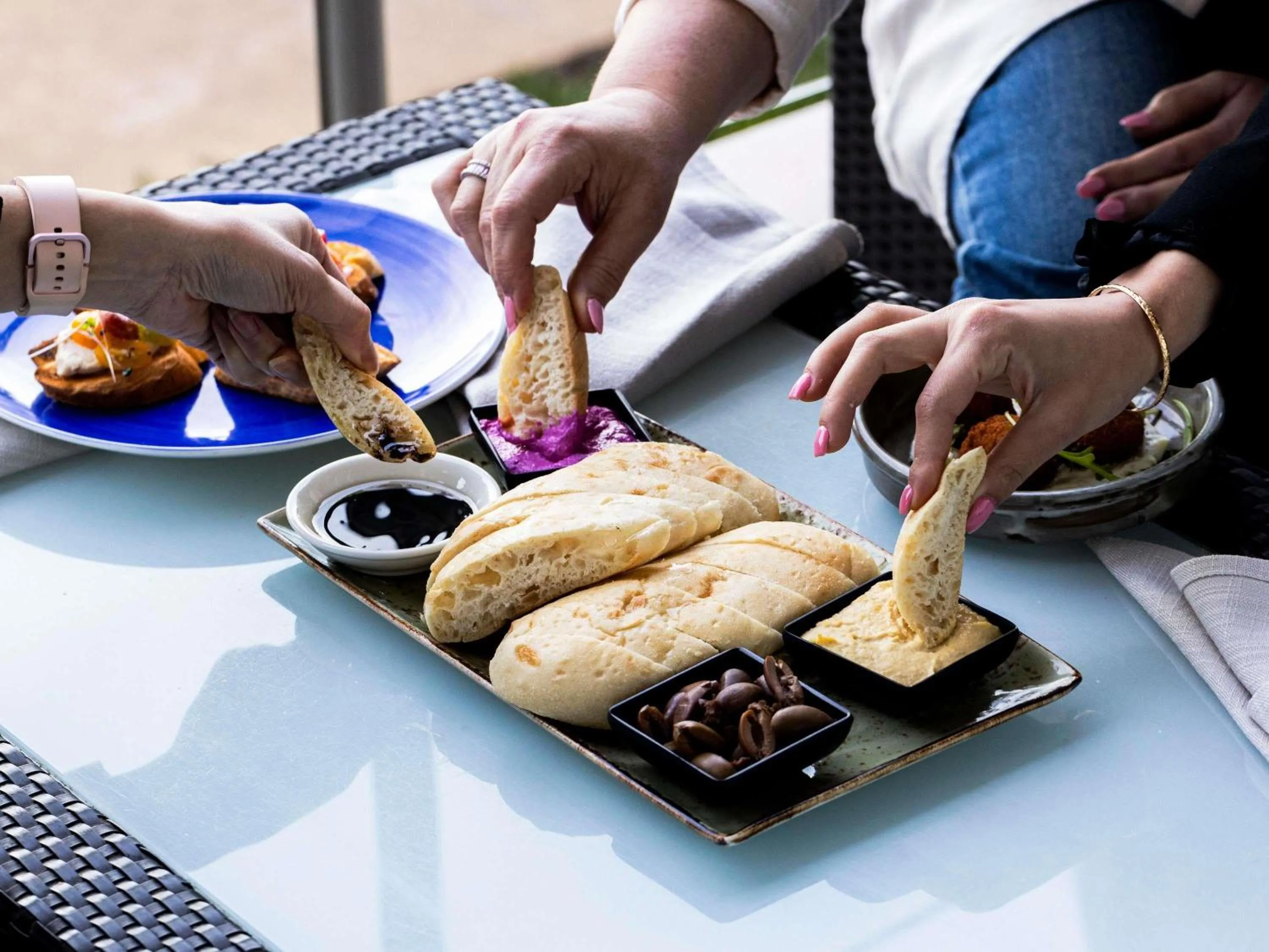 Lounge or bar in Mercure Melbourne Caroline Springs