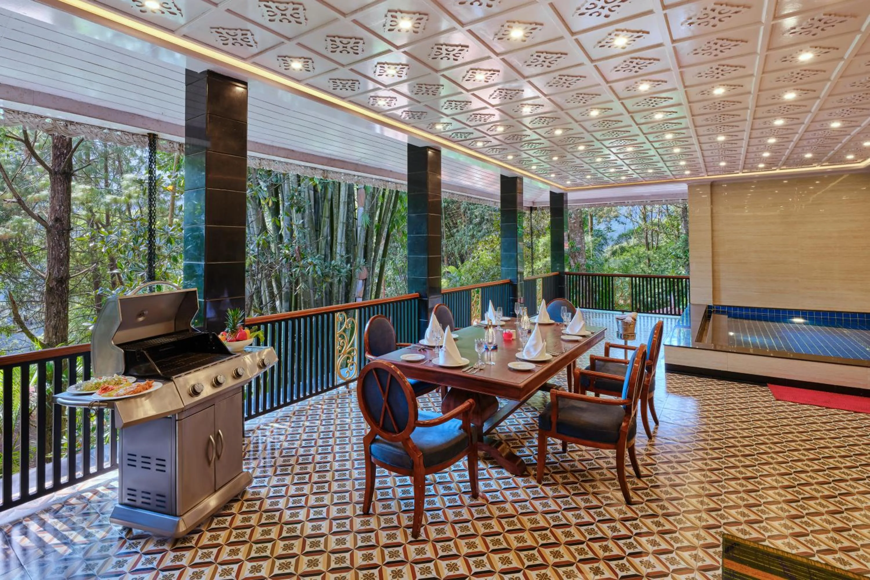 Balcony/Terrace in Mayfair Spa Resort & Casino