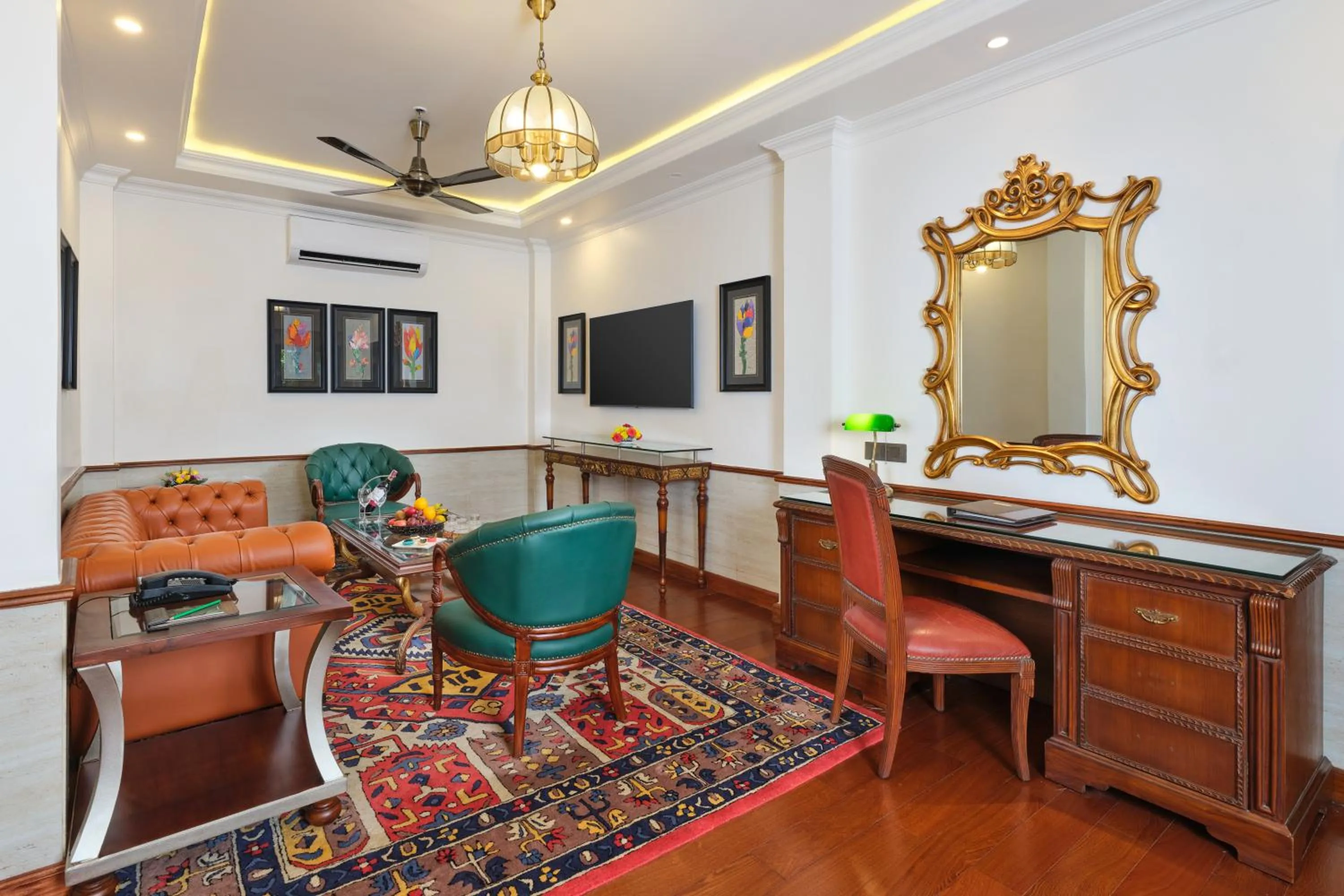 Living room in Mayfair Spa Resort & Casino