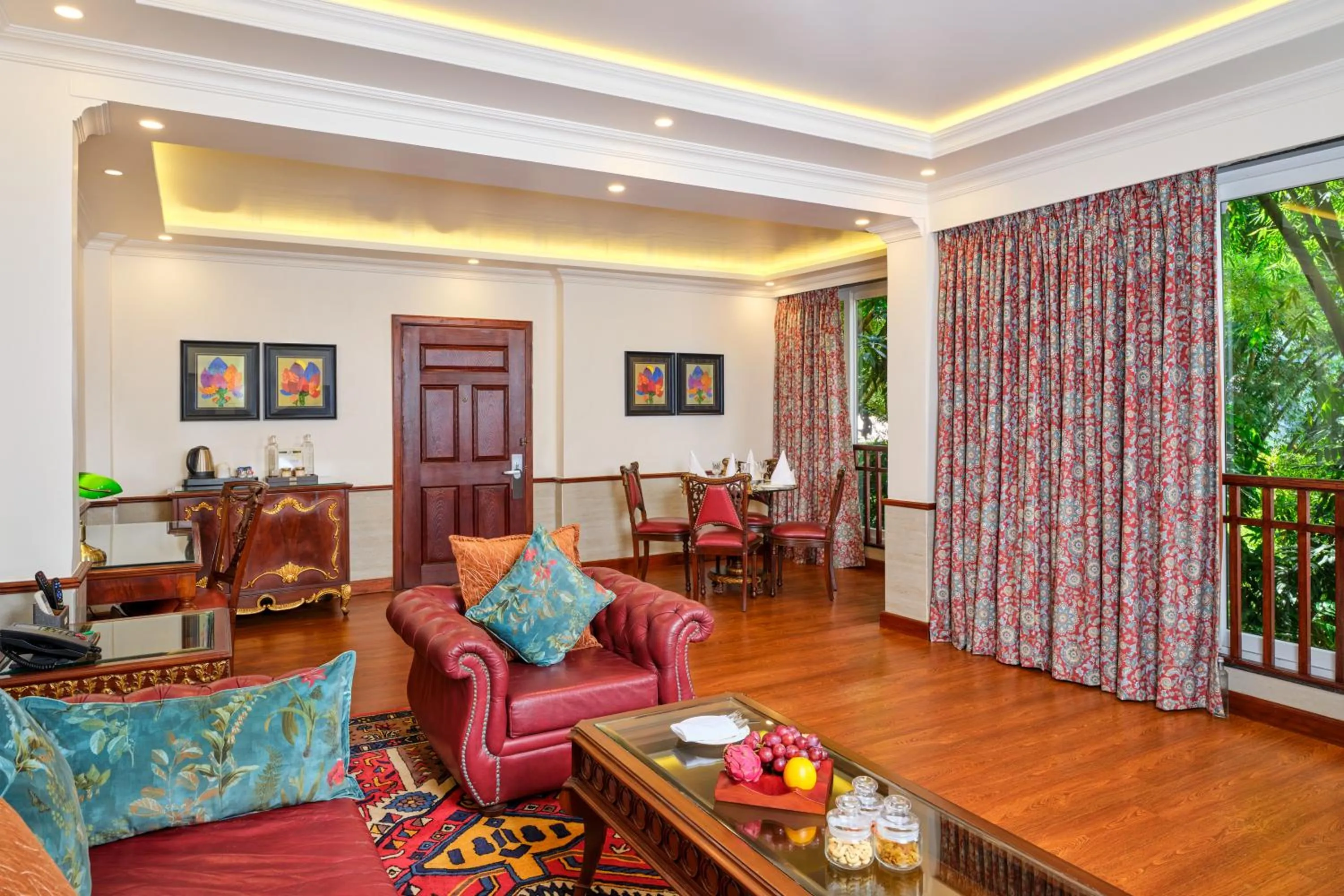 Living room in Mayfair Spa Resort & Casino