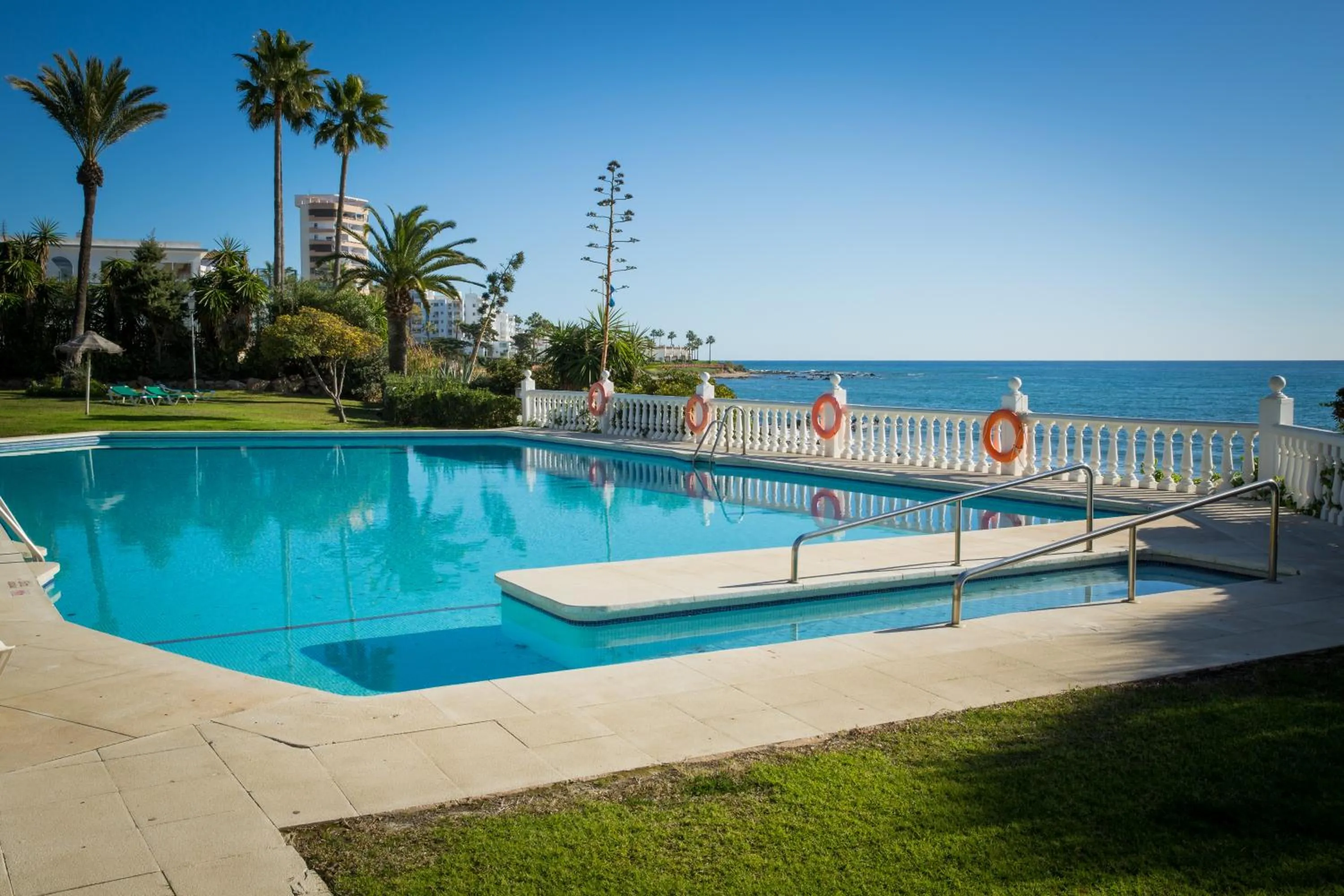 Holidays2Riviera Sea Side Front Beach