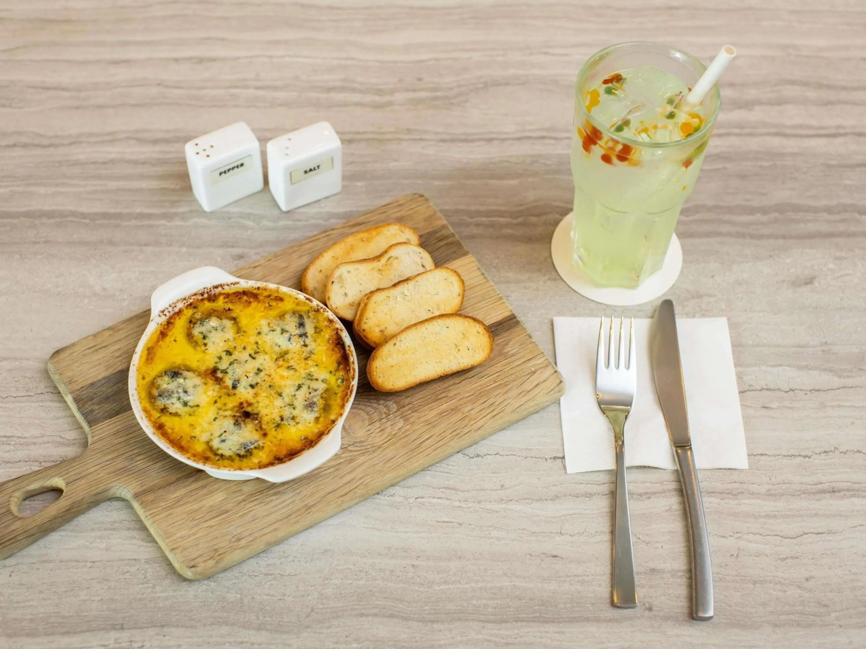 Restaurant/places to eat in ibis Styles Singapore Albert