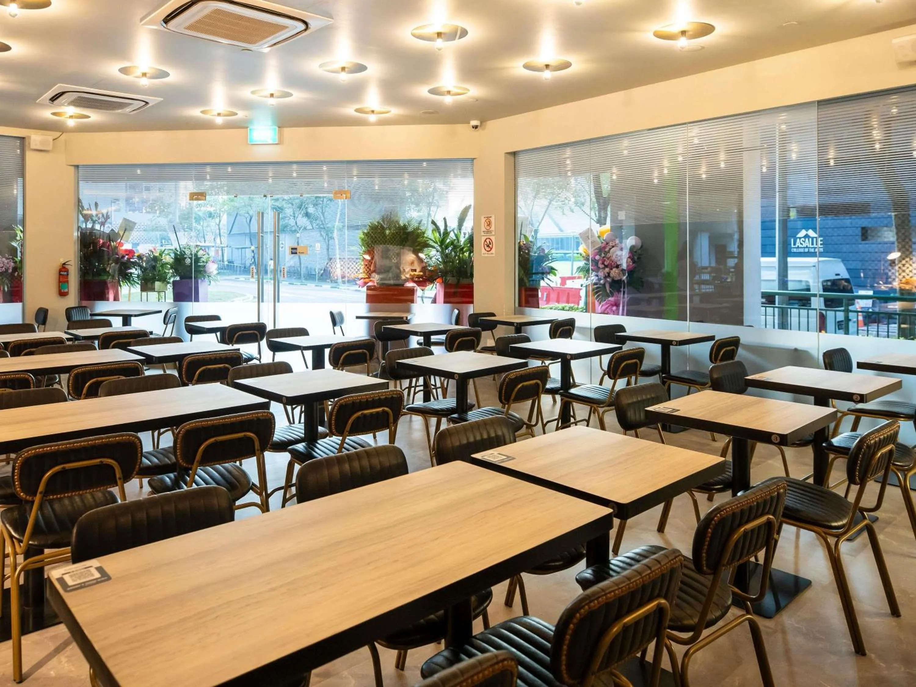 Restaurant/places to eat in ibis Styles Singapore Albert