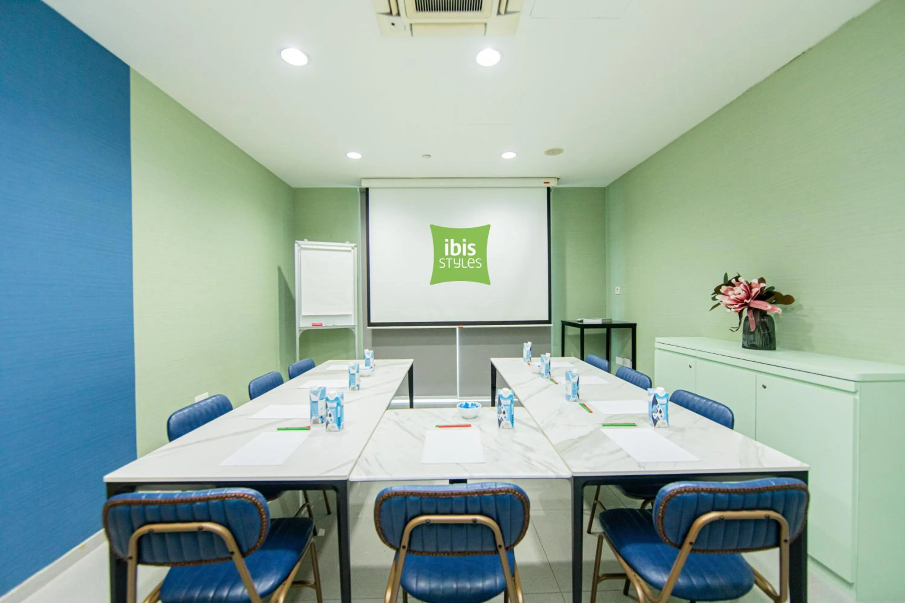 Meeting/conference room in ibis Styles Singapore Albert