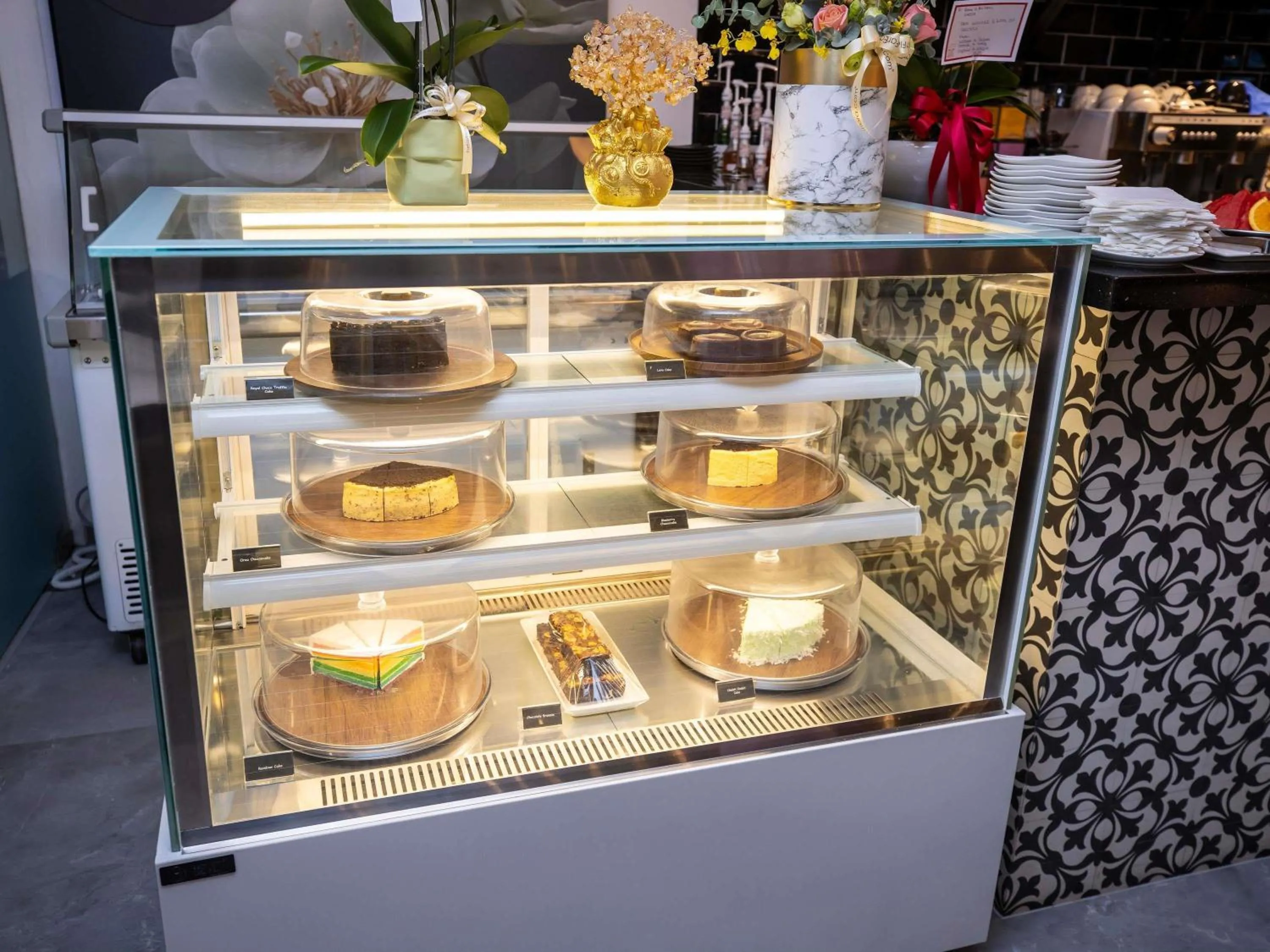 Restaurant/places to eat in ibis Styles Singapore Albert