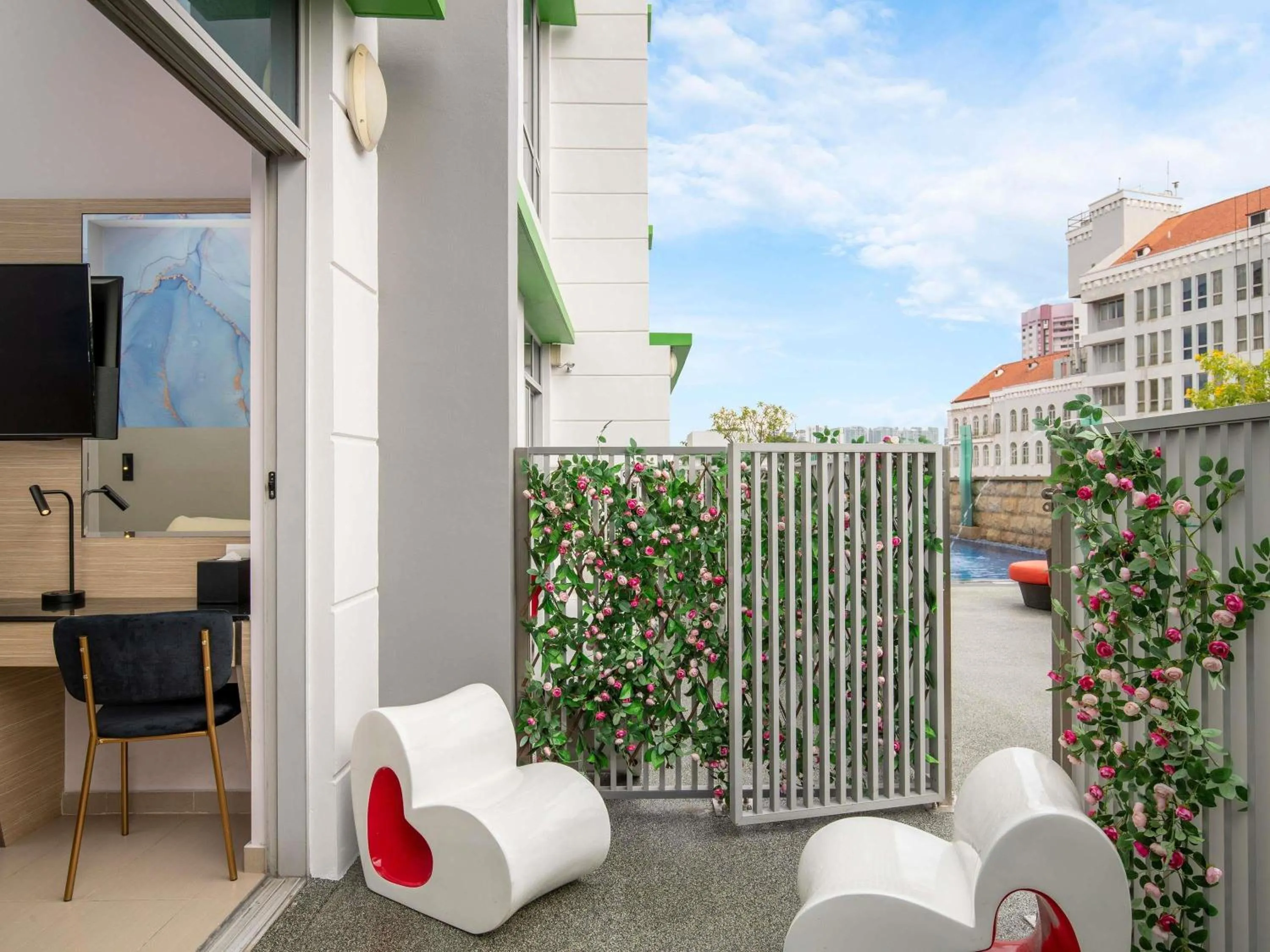 Bedroom in ibis Styles Singapore Albert