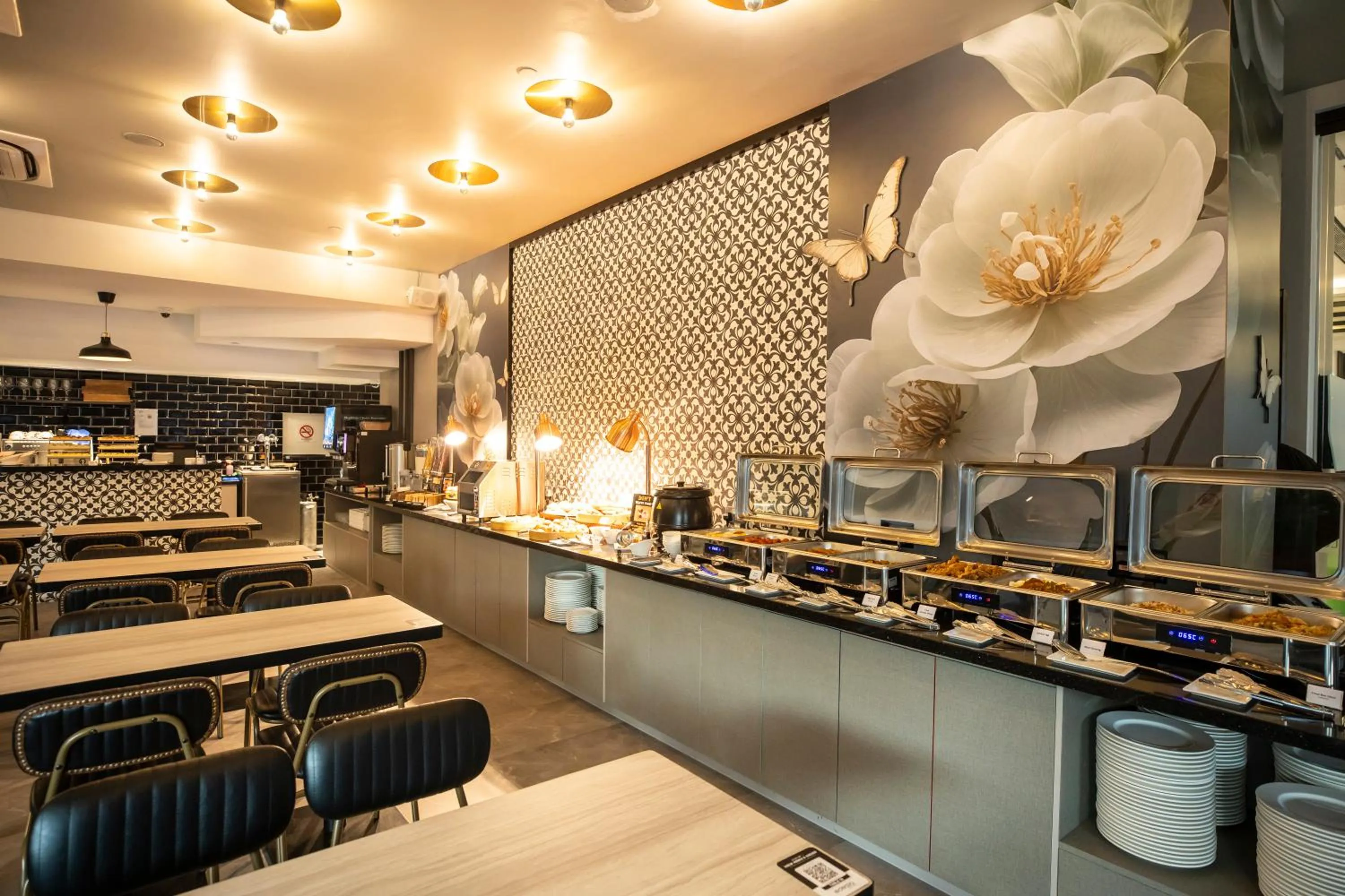 Restaurant/places to eat in ibis Styles Singapore Albert