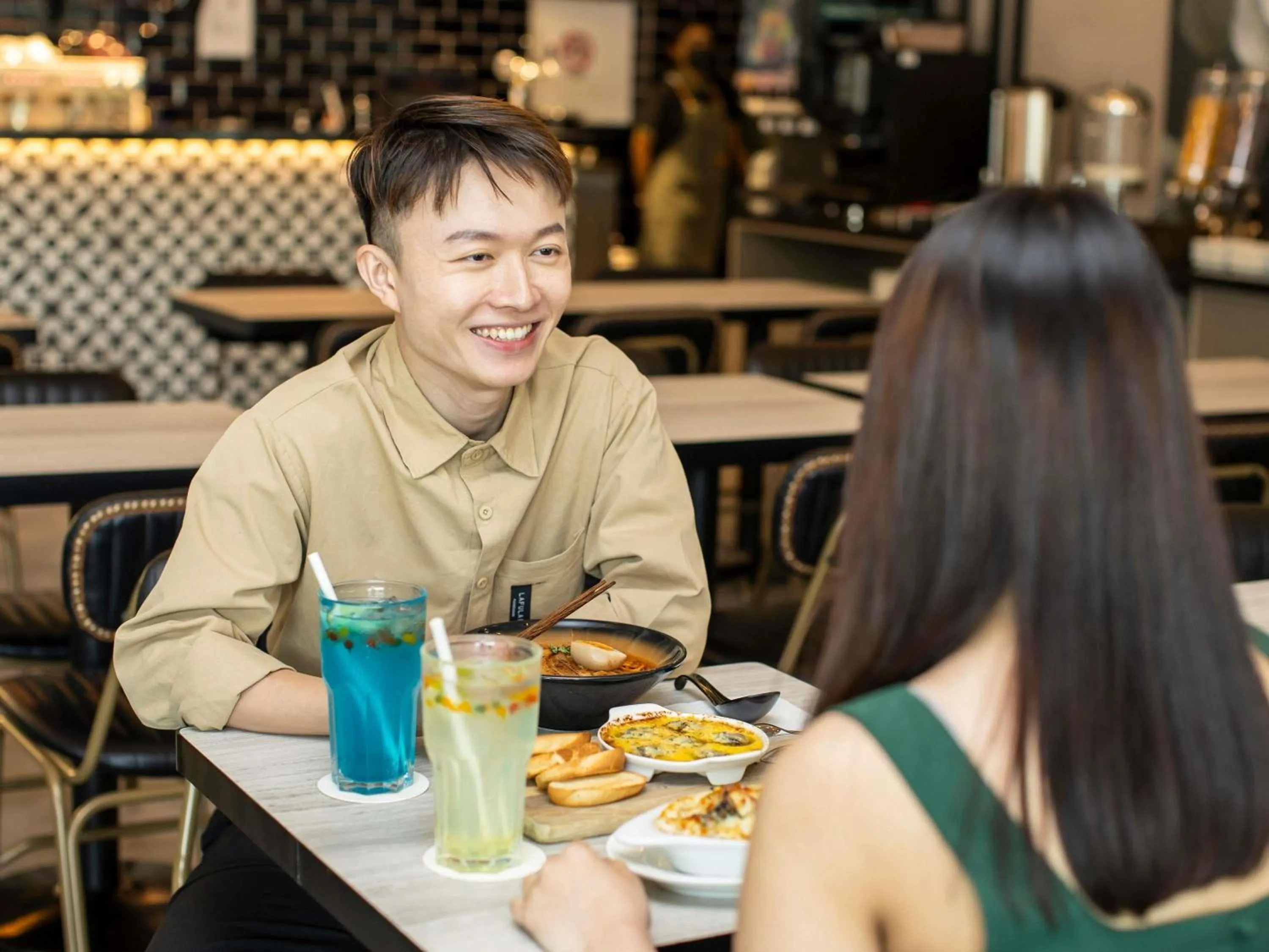 Restaurant/places to eat in ibis Styles Singapore Albert