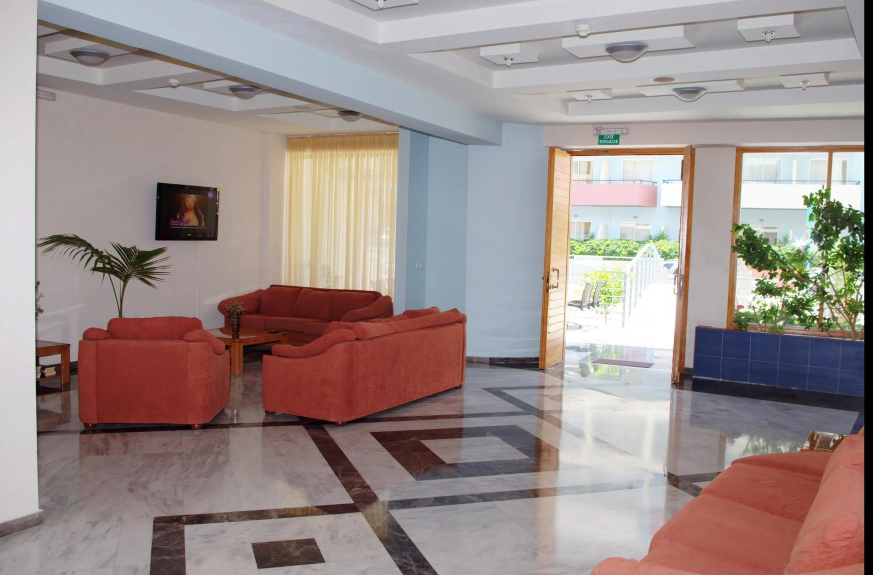 Communal lounge/ TV room in Kleoniki Mare