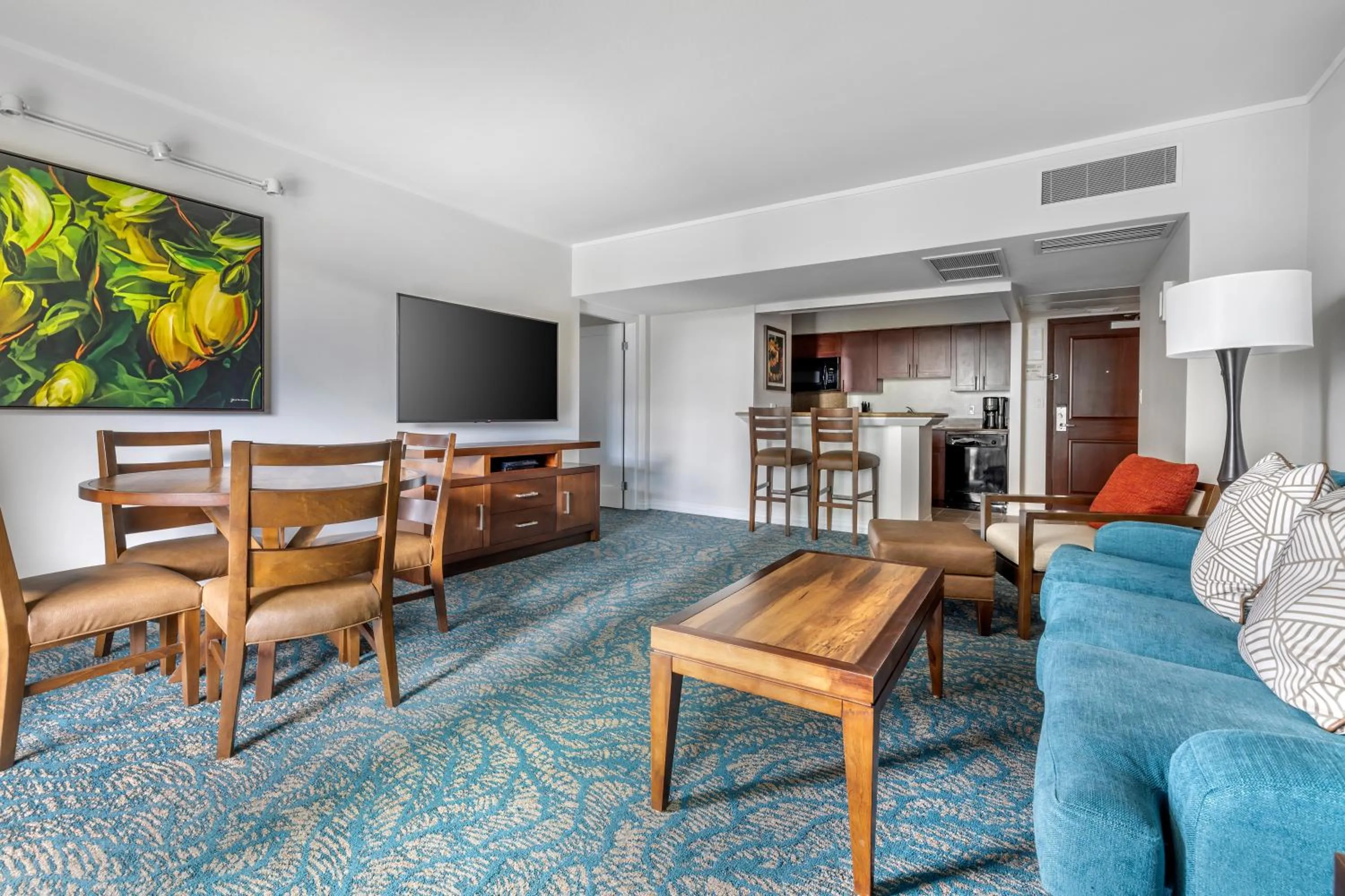 Living room in Hilton Grand Vacations Club at Hilton Hawaiian Village