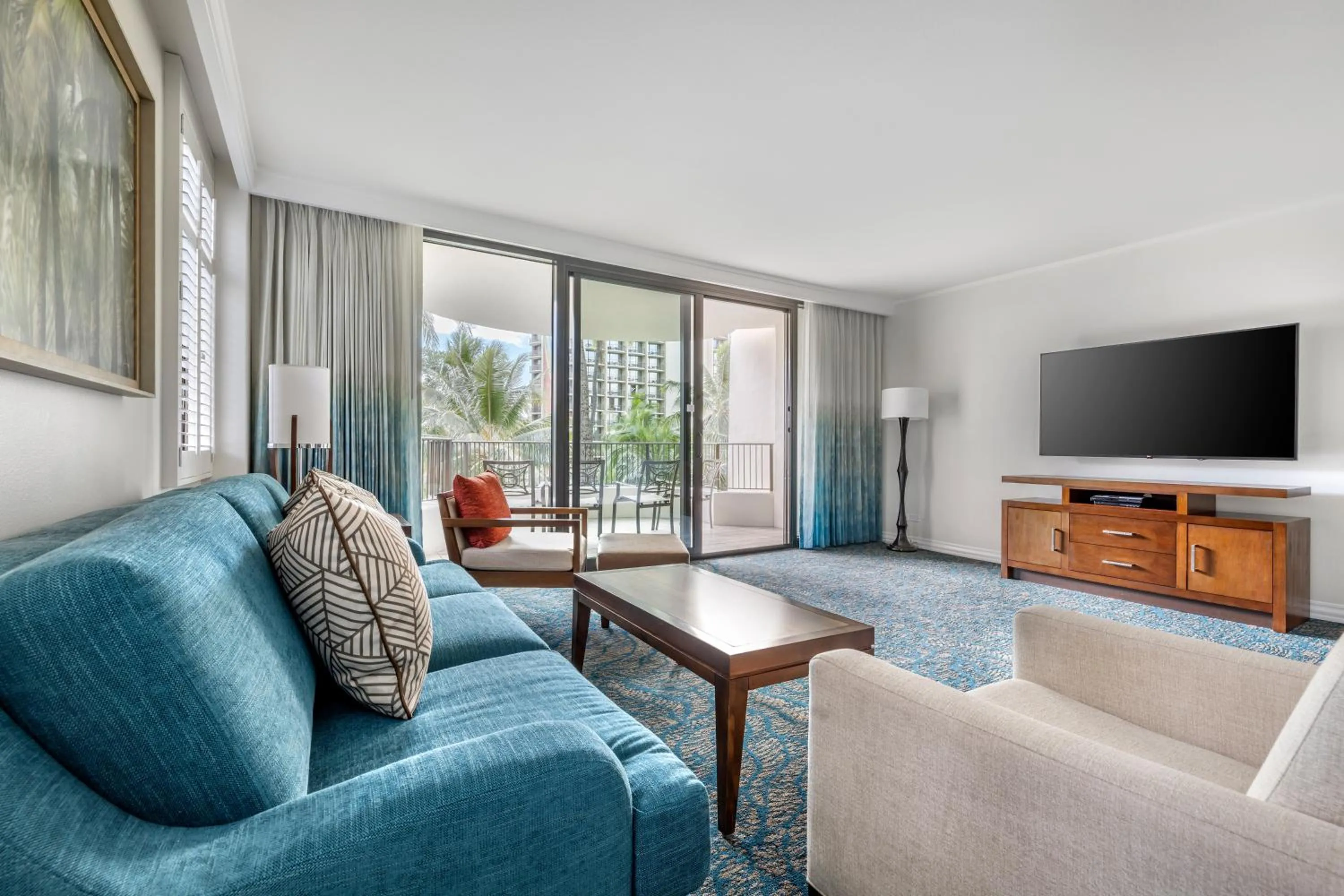 Living room in Hilton Grand Vacations Club at Hilton Hawaiian Village