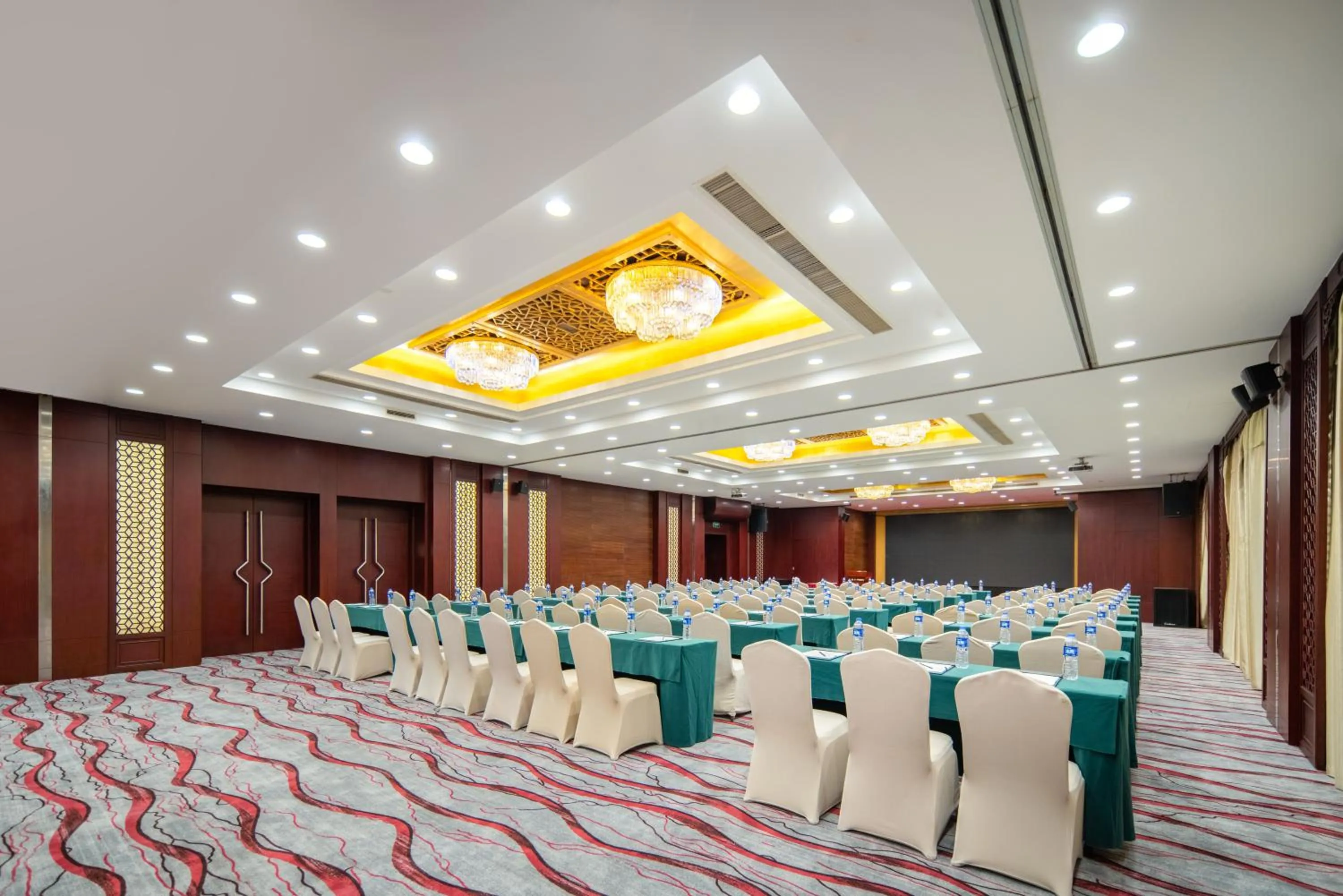 Gem Flower Hotel - North Bund