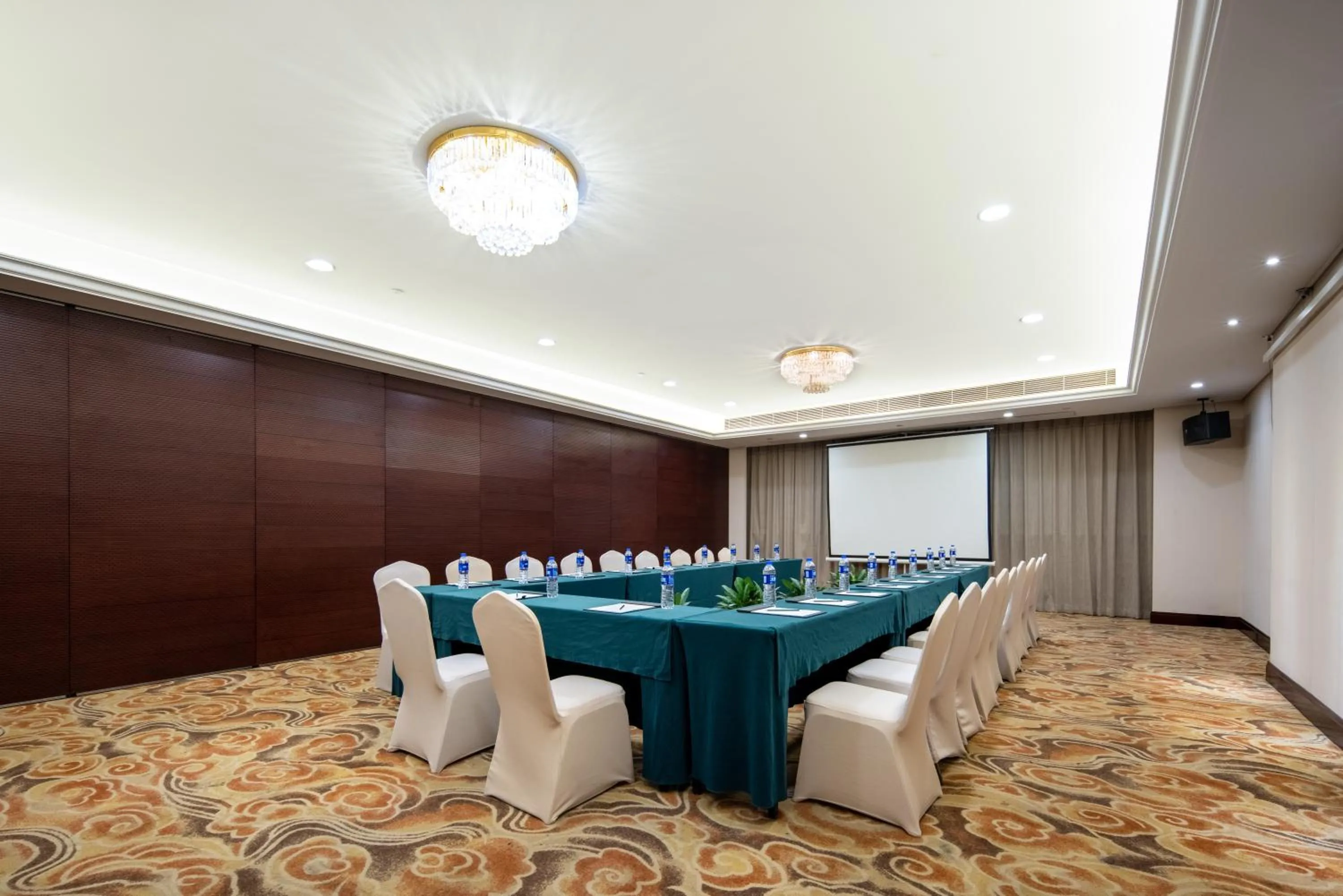 Gem Flower Hotel - North Bund