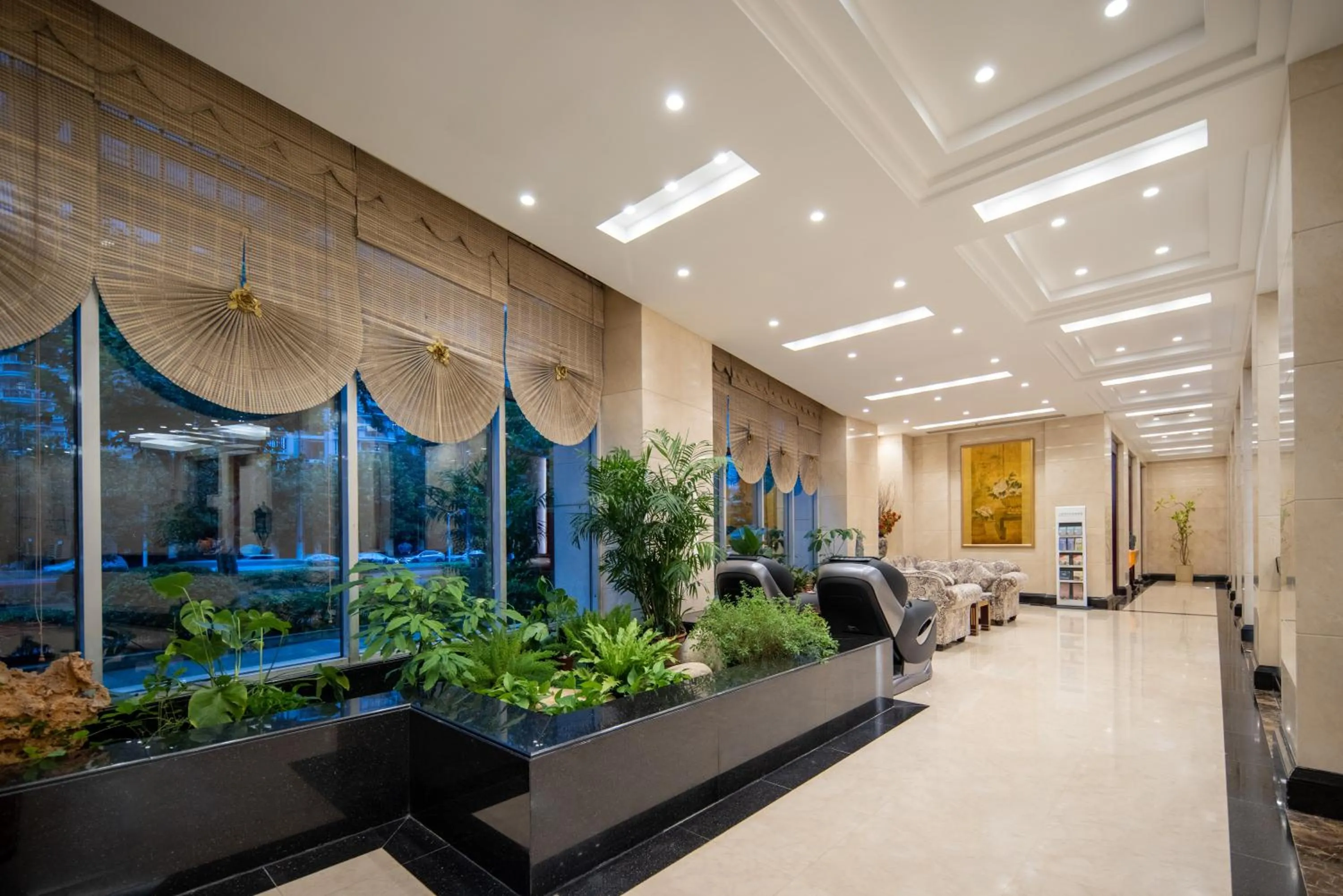 Gem Flower Hotel - North Bund