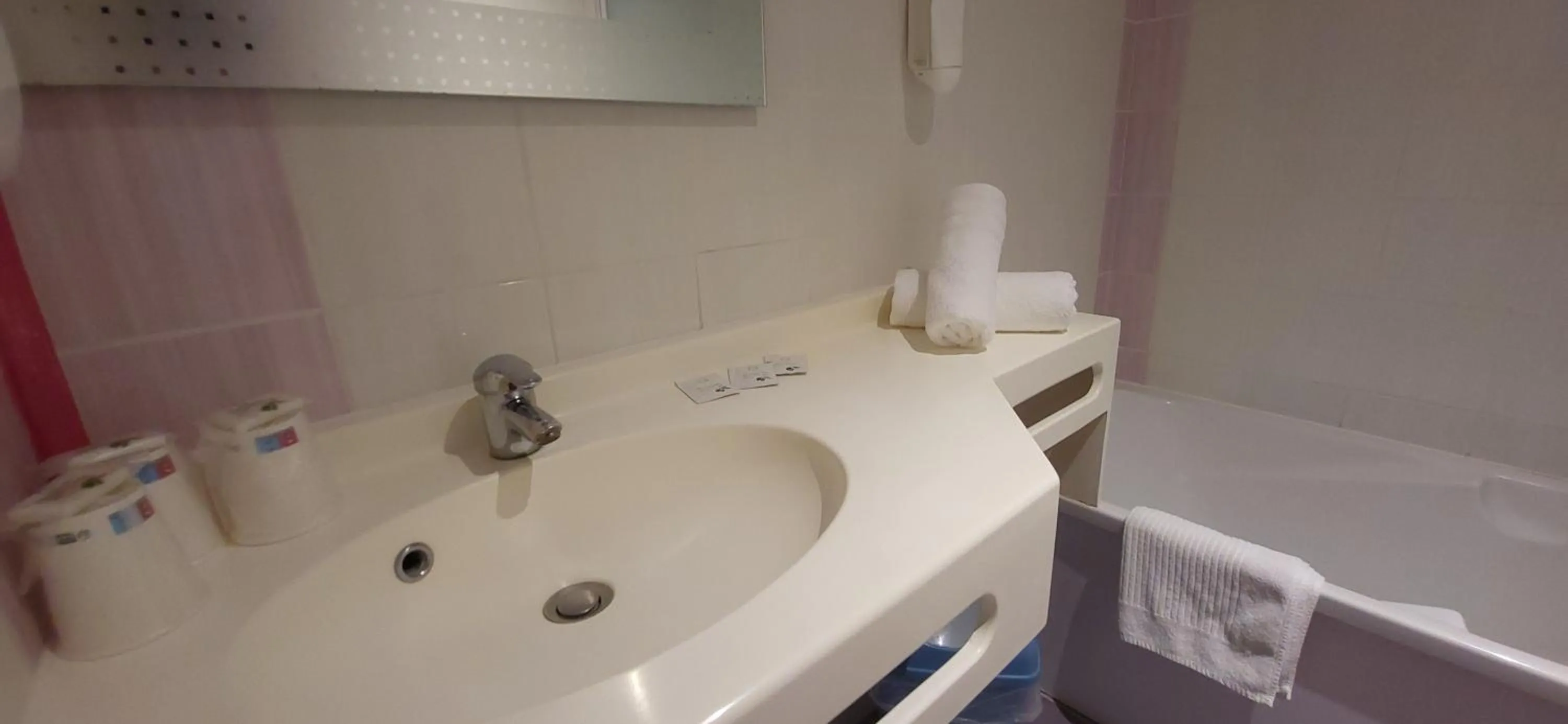 Twin Room with Shower in Hôtel AUSTRIA Style -Ex Nestor Hôtel